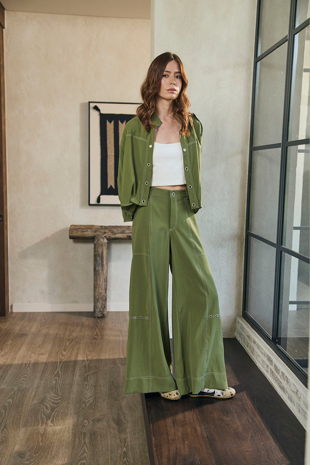 PANTALON BOTA RECTA BOLSILLO CUADRADO PRETINA CON OJALES