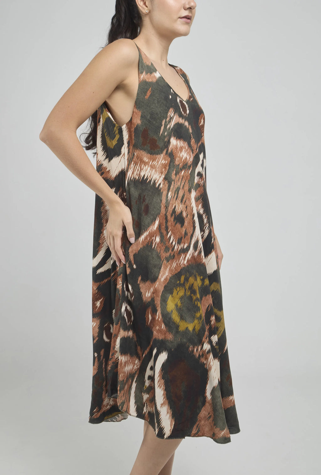 VESTIDO CORTO ESTAMPADO CUELLO V  MANGA SISA