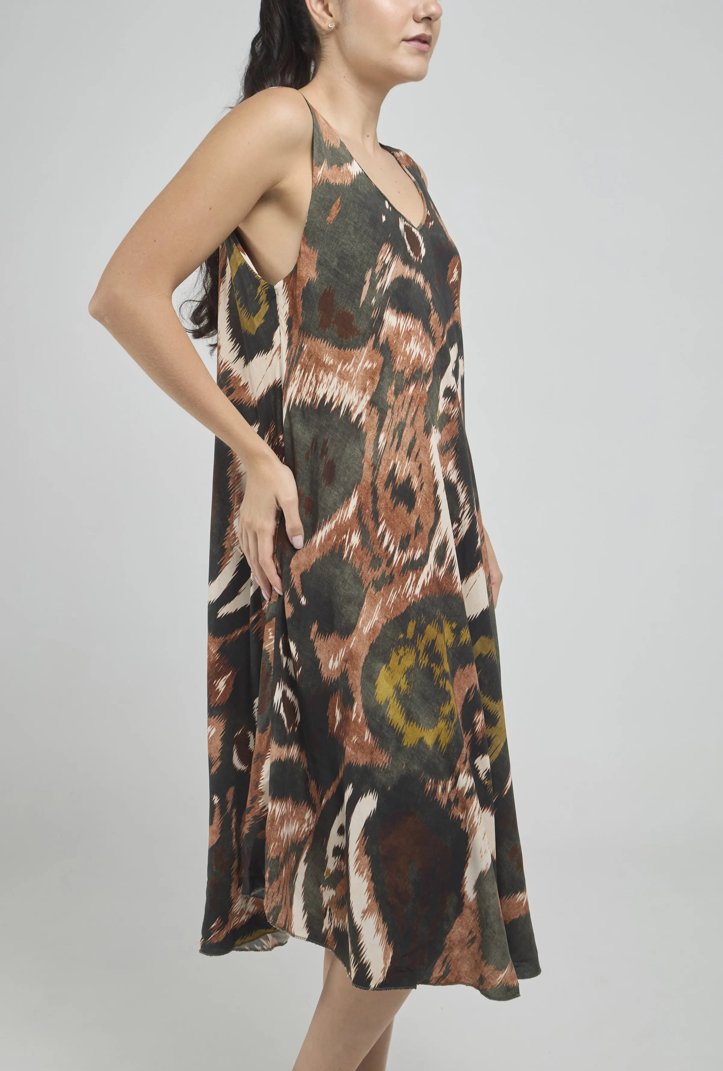 VESTIDO CORTO ESTAMPADO CUELLO V  MANGA SISA