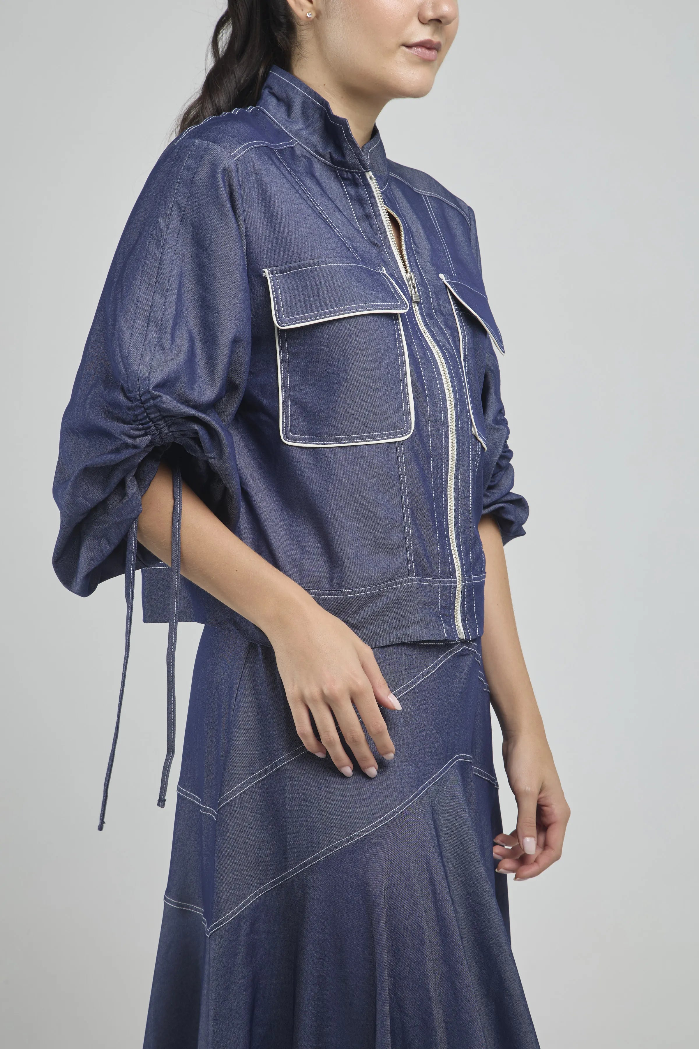 CHAQUETA CIERRE BOLSILLO TAPAS RECOGIDA MANGA C/N