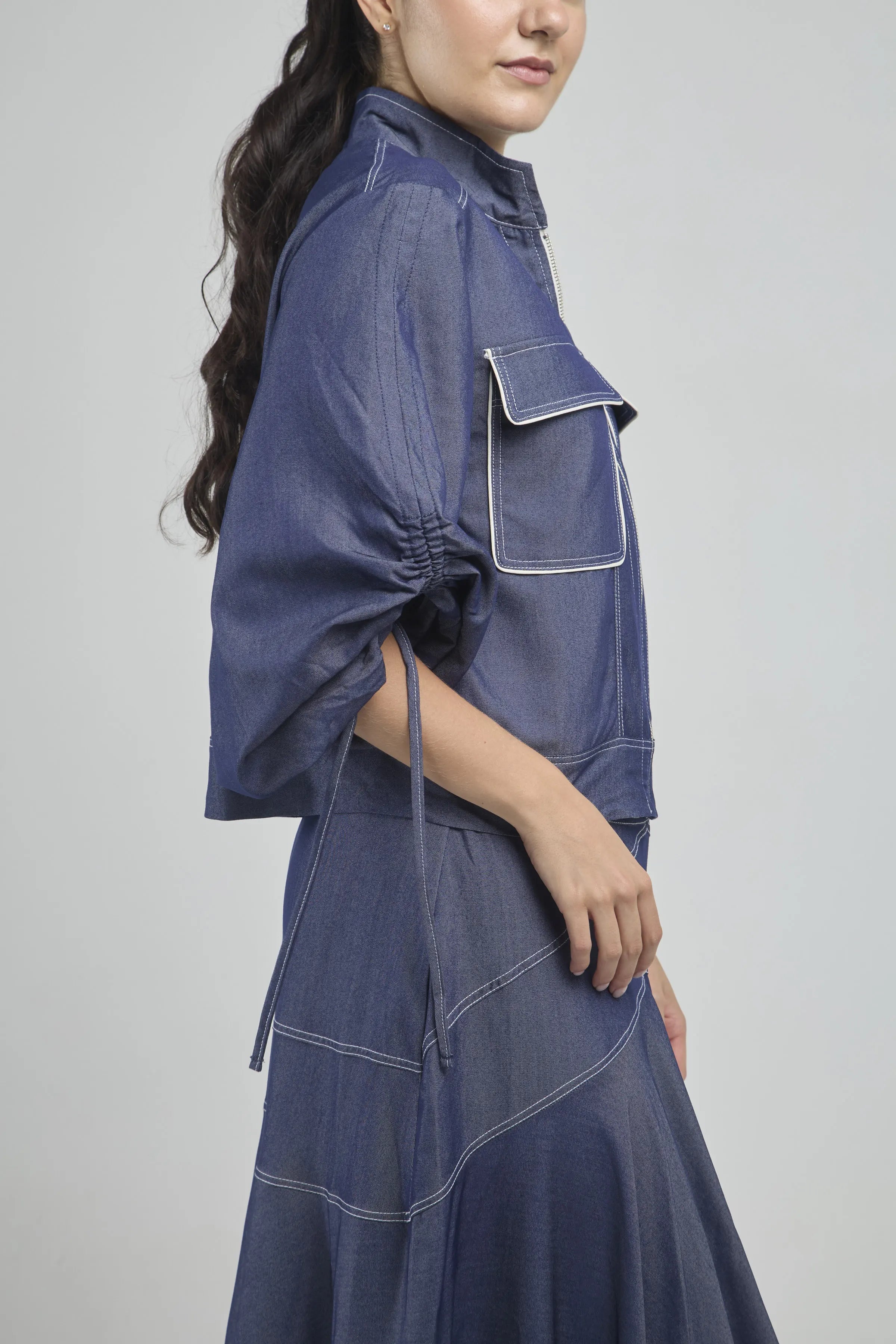 CHAQUETA CIERRE BOLSILLO TAPAS RECOGIDA MANGA C/N