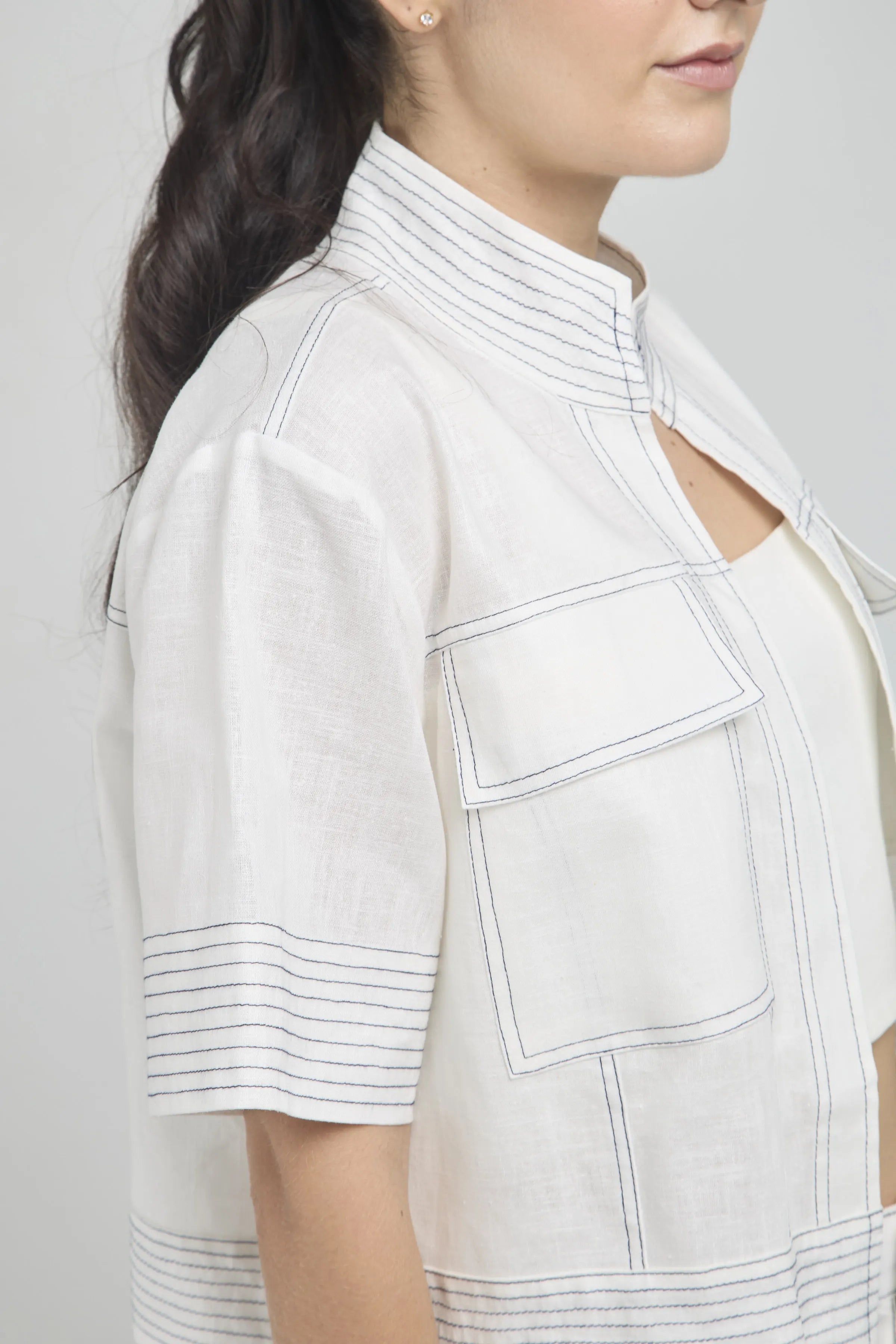 CHAQUETA CORTA ABIERTA MANGA CORTE  C/N PESPUNTE