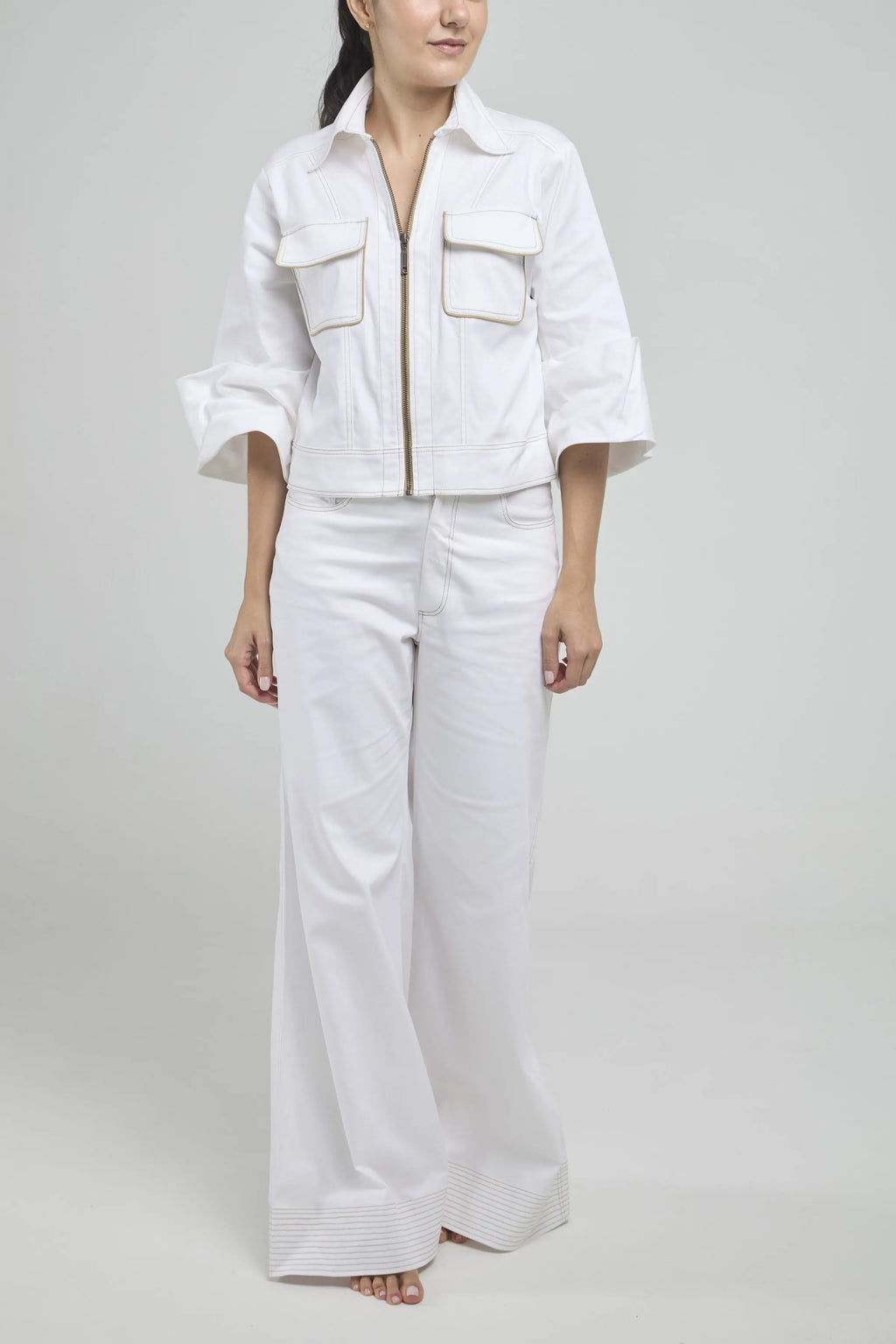 CHAQUETA CORTA CIERRE BOLSI TAPAS