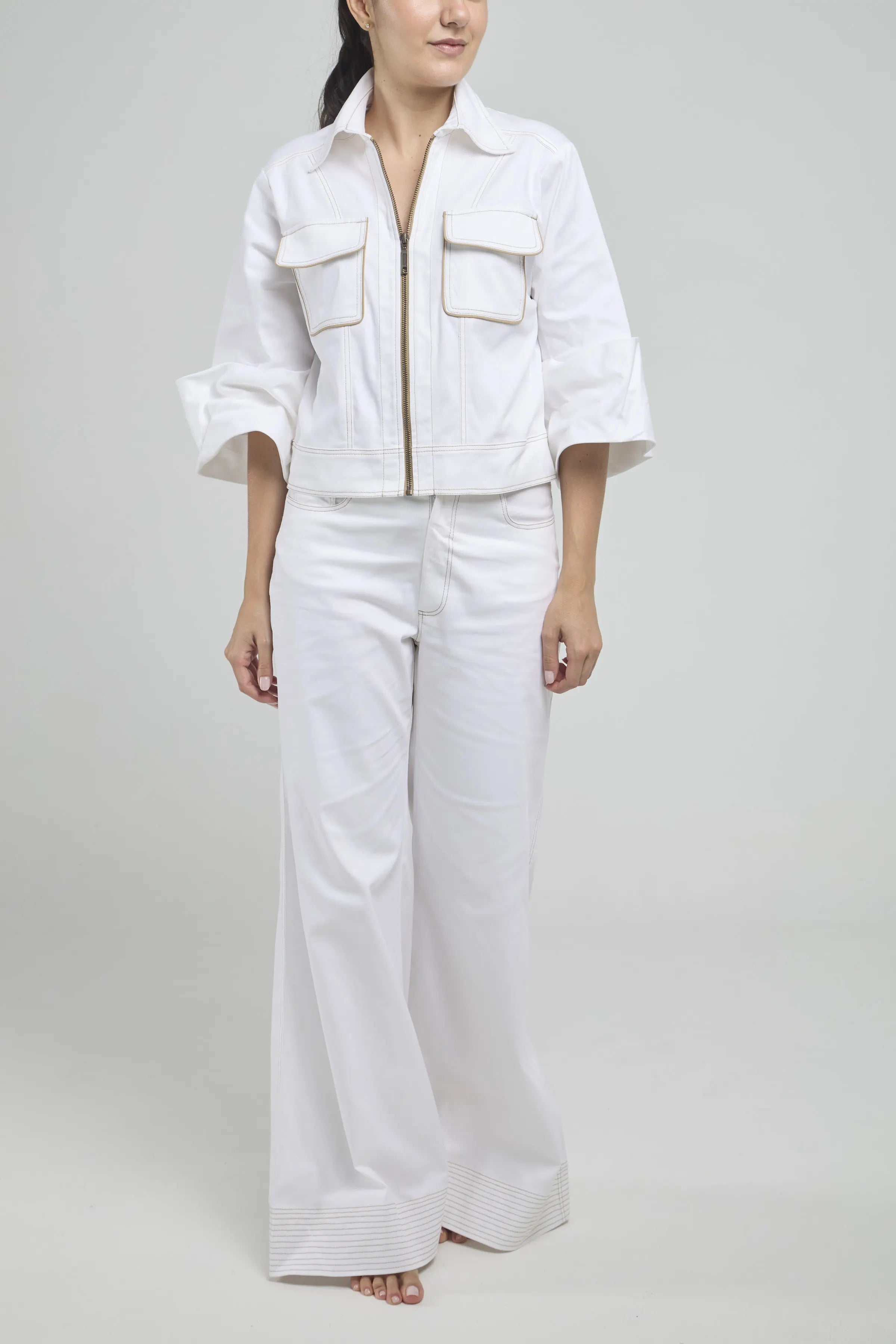 CHAQUETA CORTA CIERRE BOLSI TAPAS