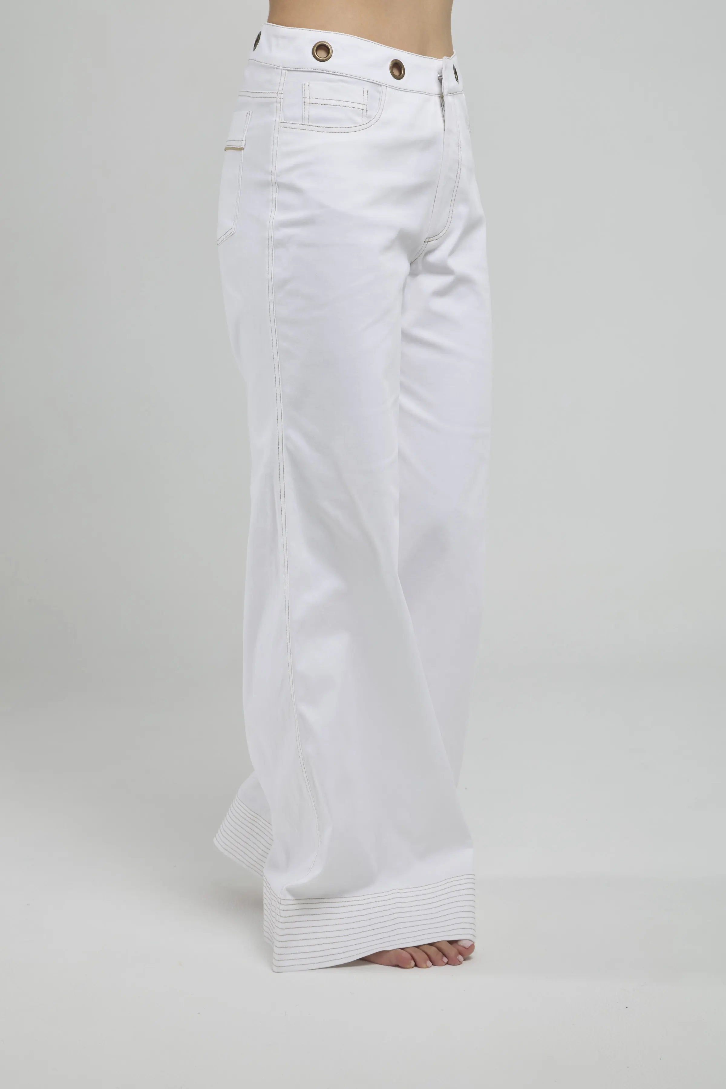 PANTALON BOTA CAMPANA RUEDO PESPUNTE  PRETINA HOJAL