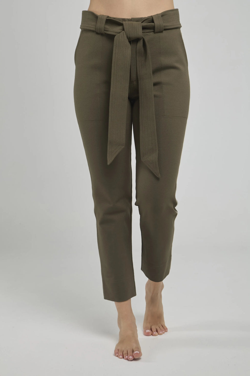 PANTALON BOTA TUBO CON CINTURON