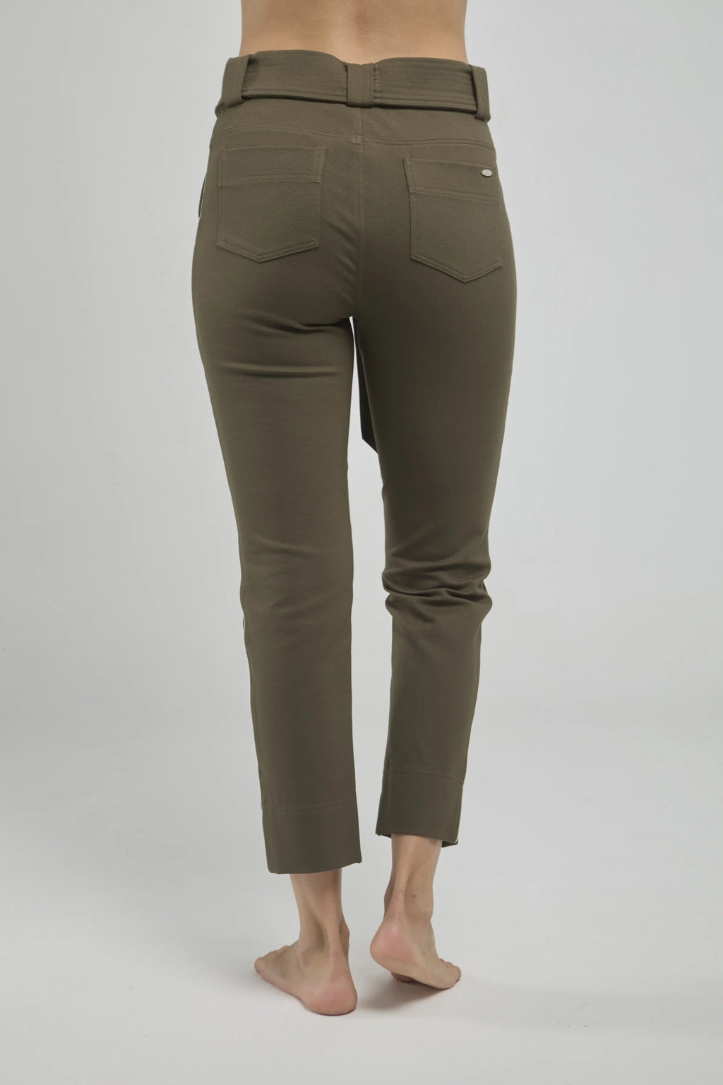 PANTALON BOTA TUBO CON CINTURON