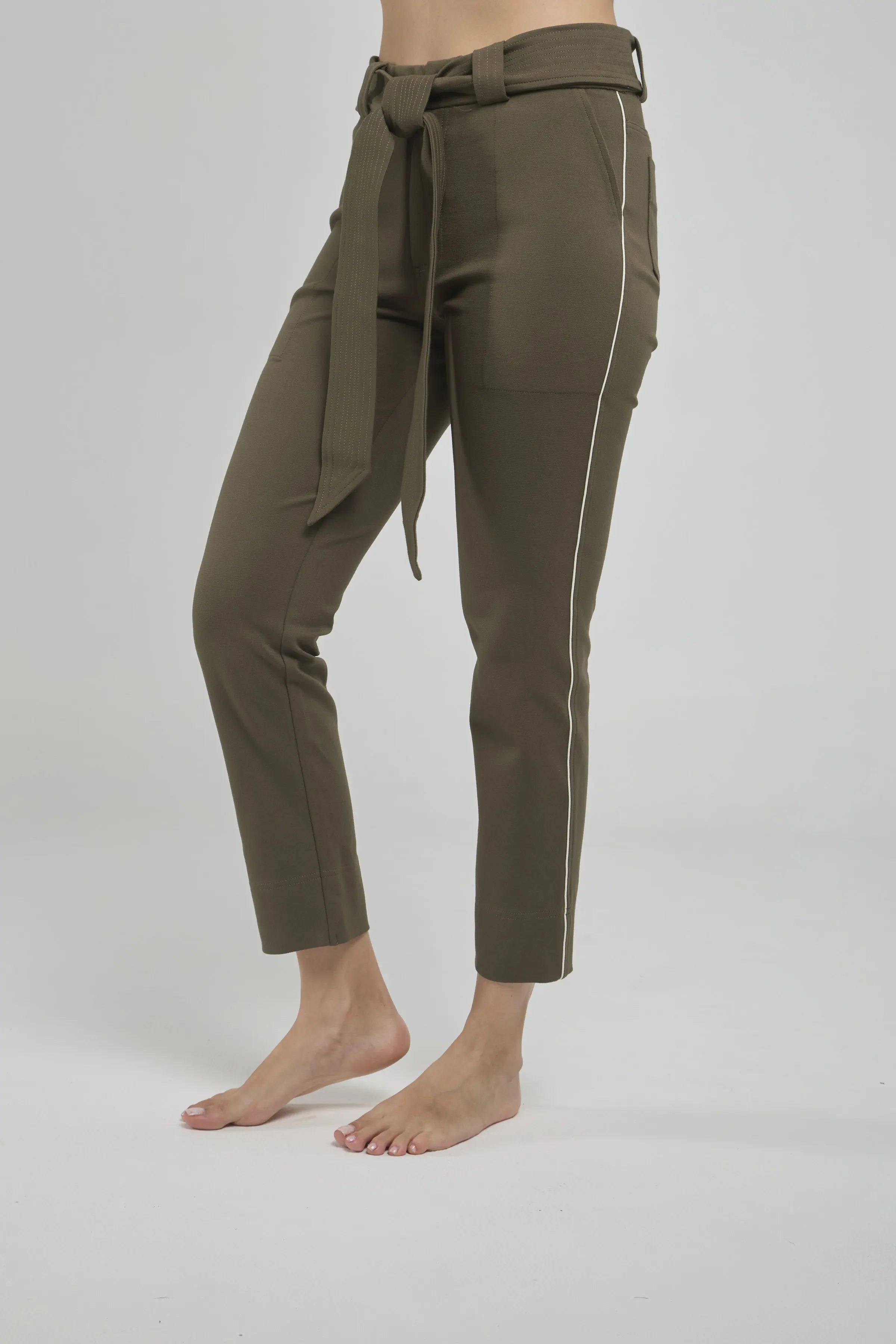 PANTALON BOTA TUBO LINEA LADOS CON CINTURON