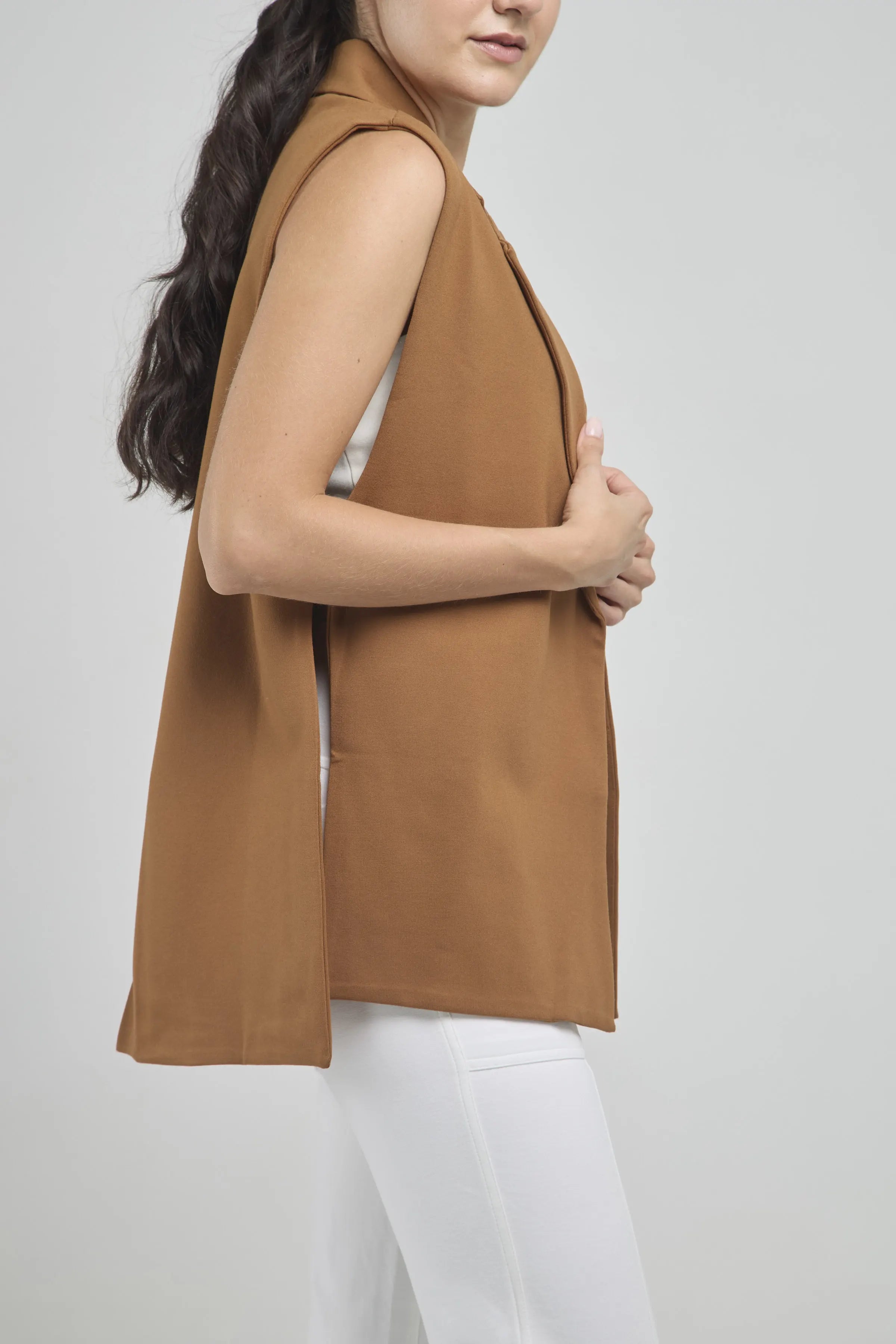 CHALECO LARGO CUELLO V CAMISERO ABERTURA LADOS