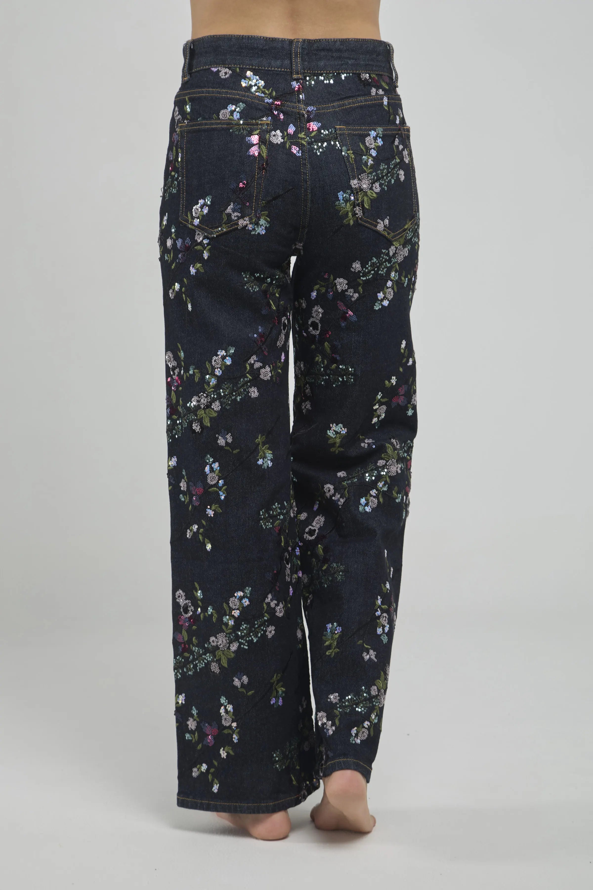 JEANS BOTA RECTA BODADO FLOR LENTEJUELAS