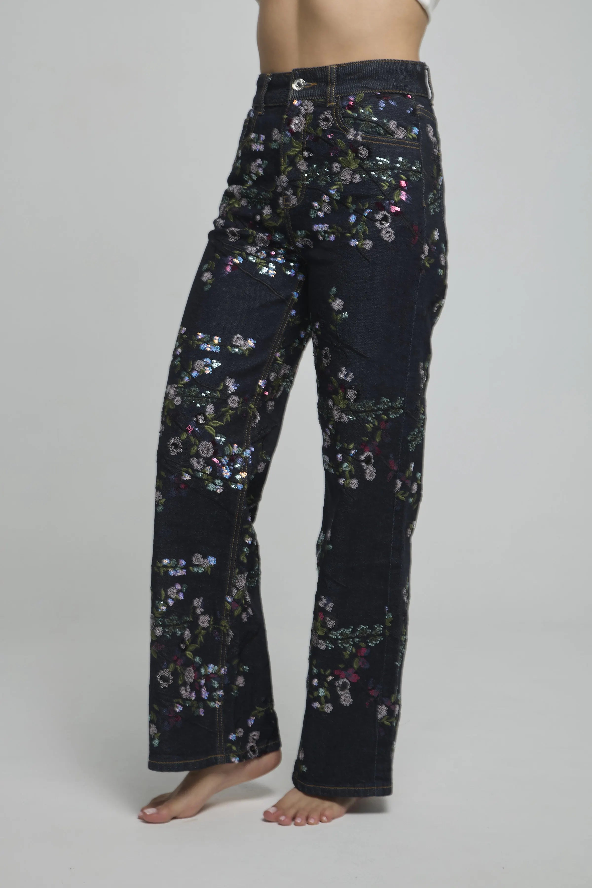JEANS BOTA RECTA BODADO FLOR LENTEJUELAS