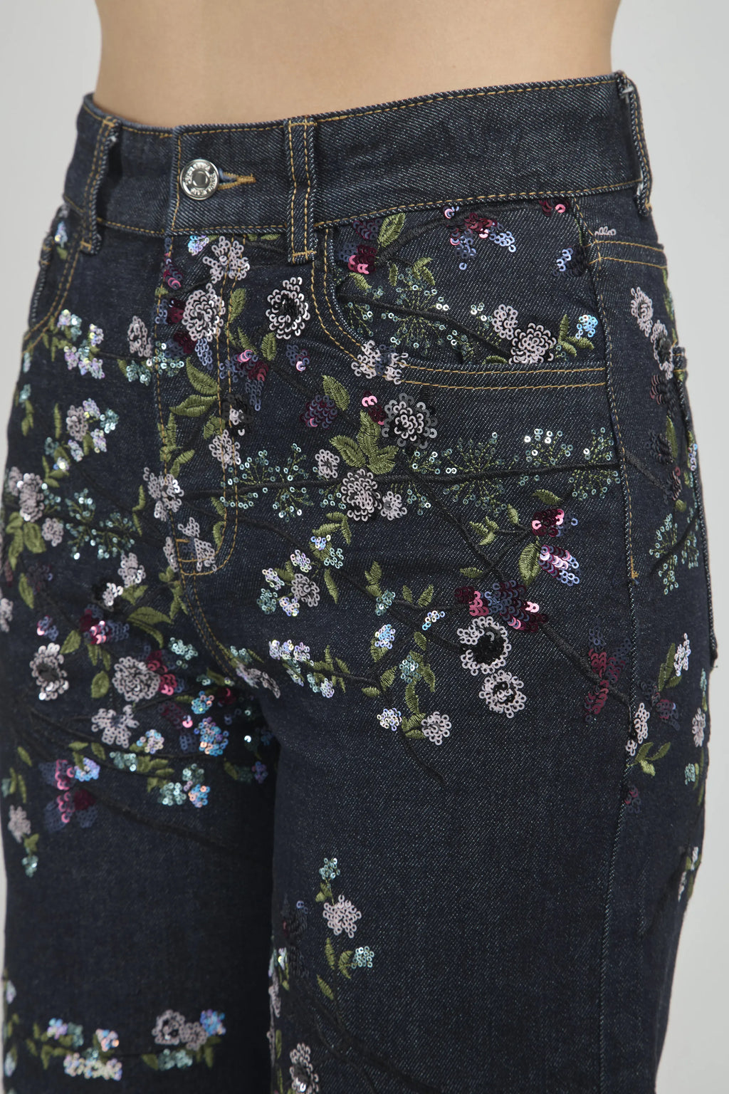 JEANS BOTA RECTA BODADO FLOR LENTEJUELAS