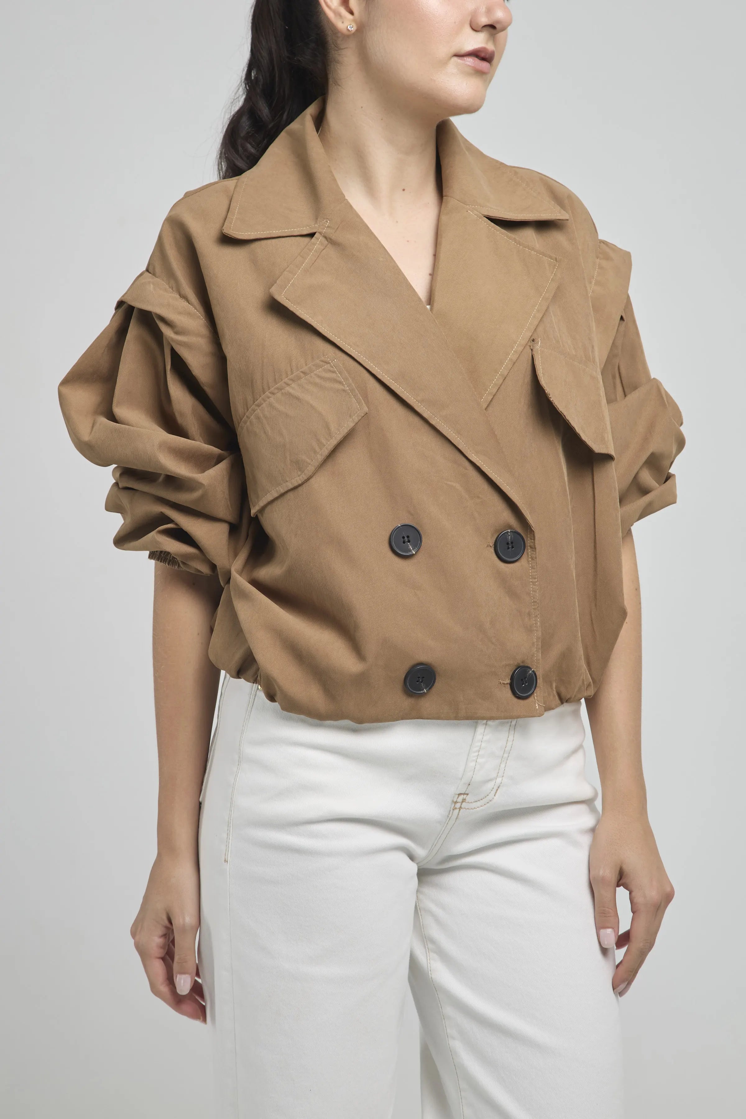 CHAQUETA RESORTE PRETINA MANGA CUELLO CAMISERO  BOLSILLO TAPAS