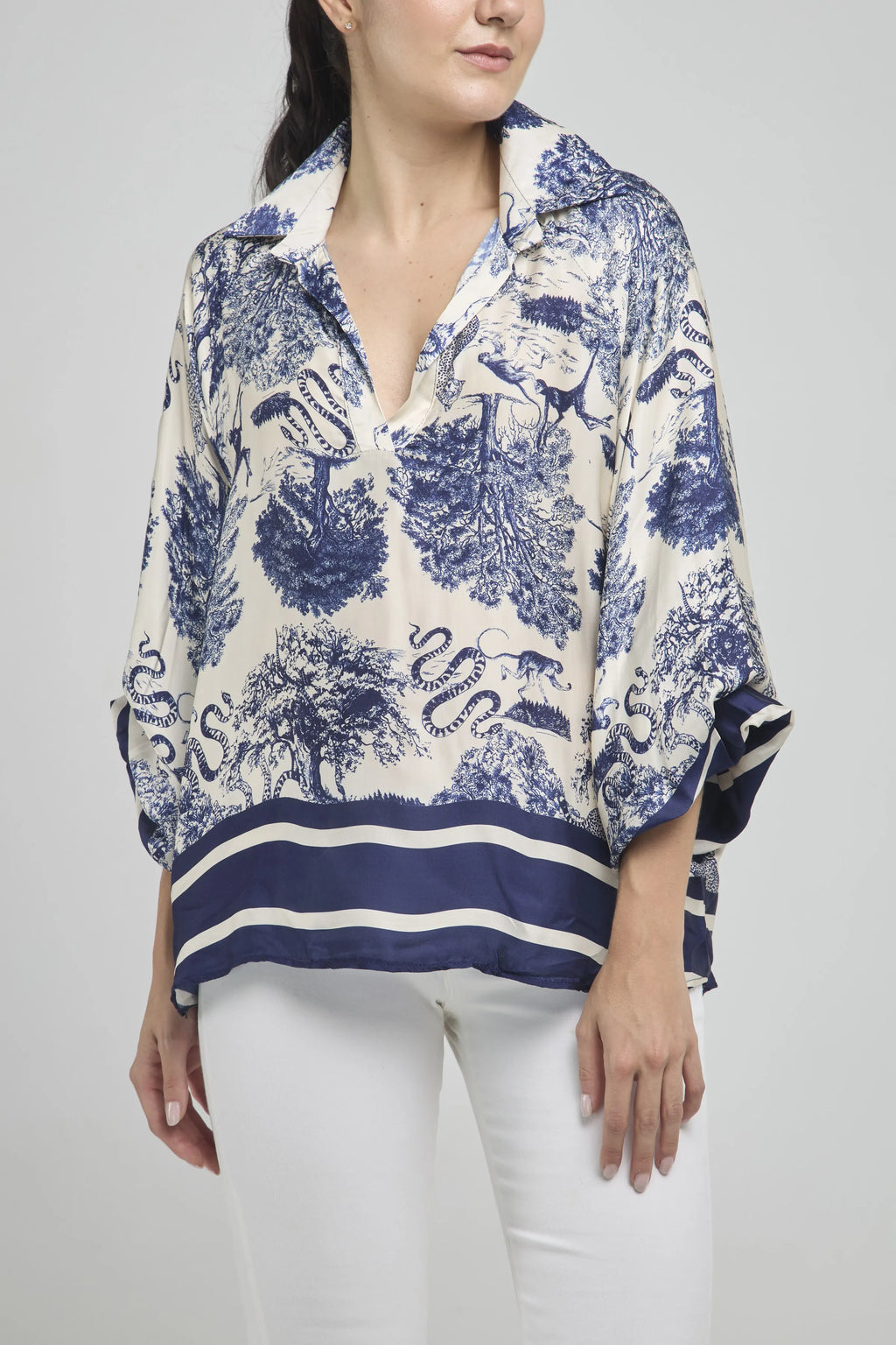 BLUSA MEDIA PERILLA CUELLO CAMISERO MANGA LARGA ESTAMPADO SELVA