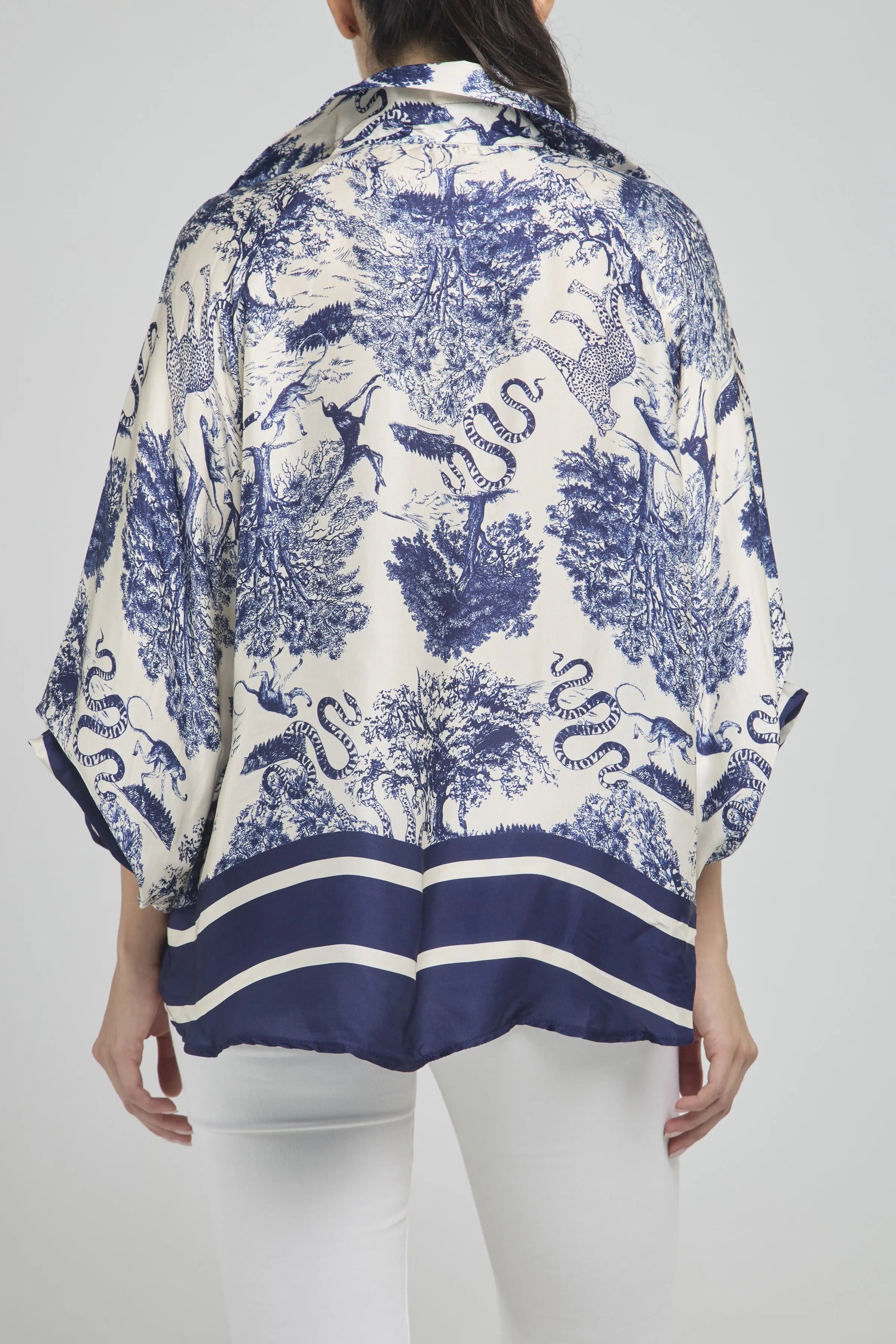 BLUSA MEDIA PERILLA CUELLO CAMISERO MANGA LARGA ESTAMPADO SELVA