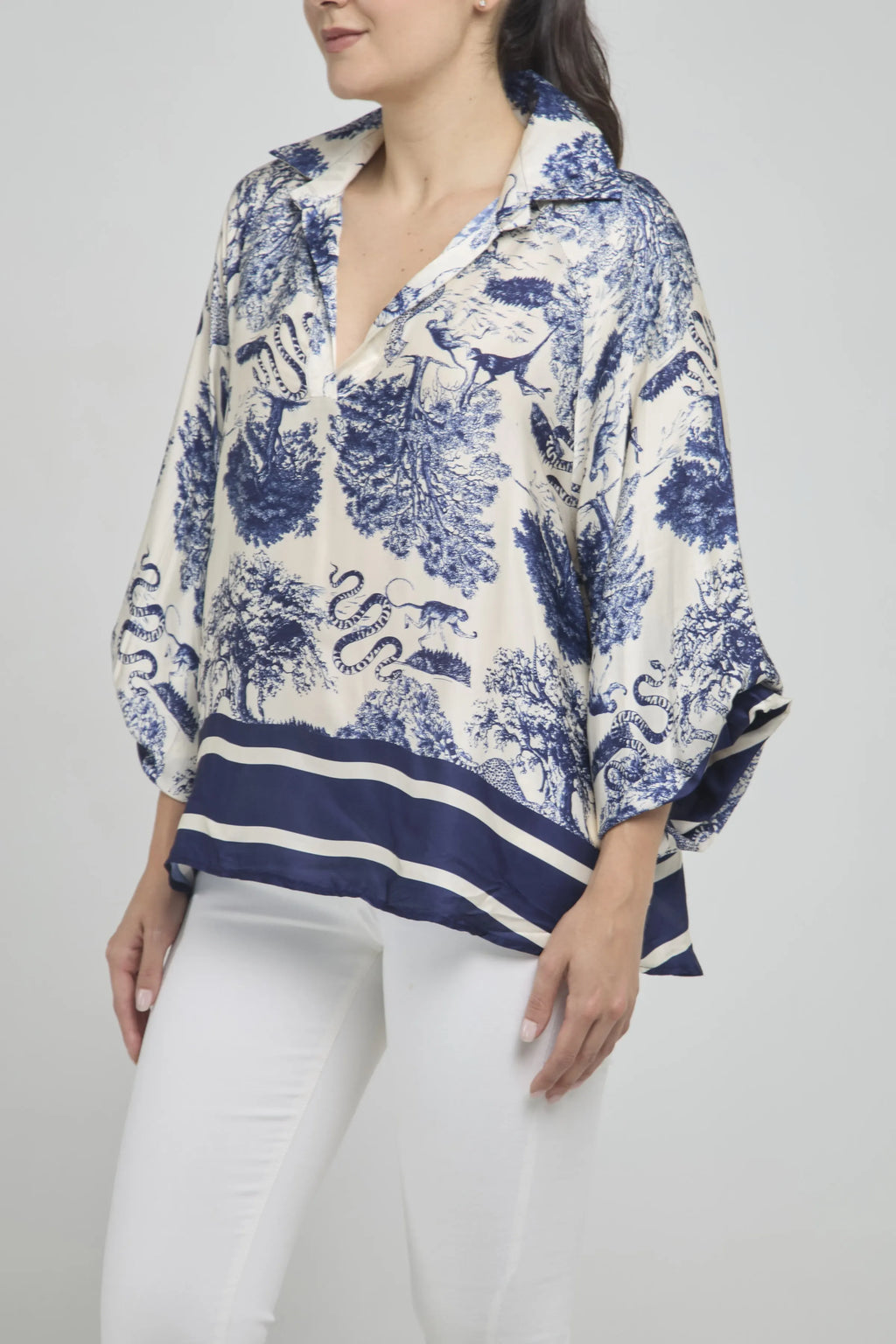 BLUSA MEDIA PERILLA CUELLO CAMISERO MANGA LARGA ESTAMPADO SELVA