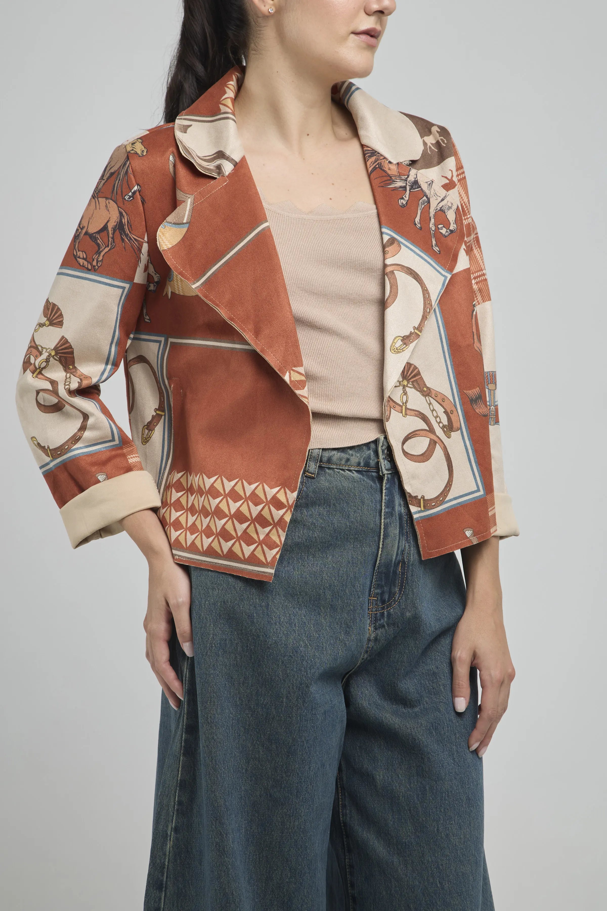 CHAQUETA CORTA ESTAMPADO CUELLO V BOLSILLO CIERRE  M/L