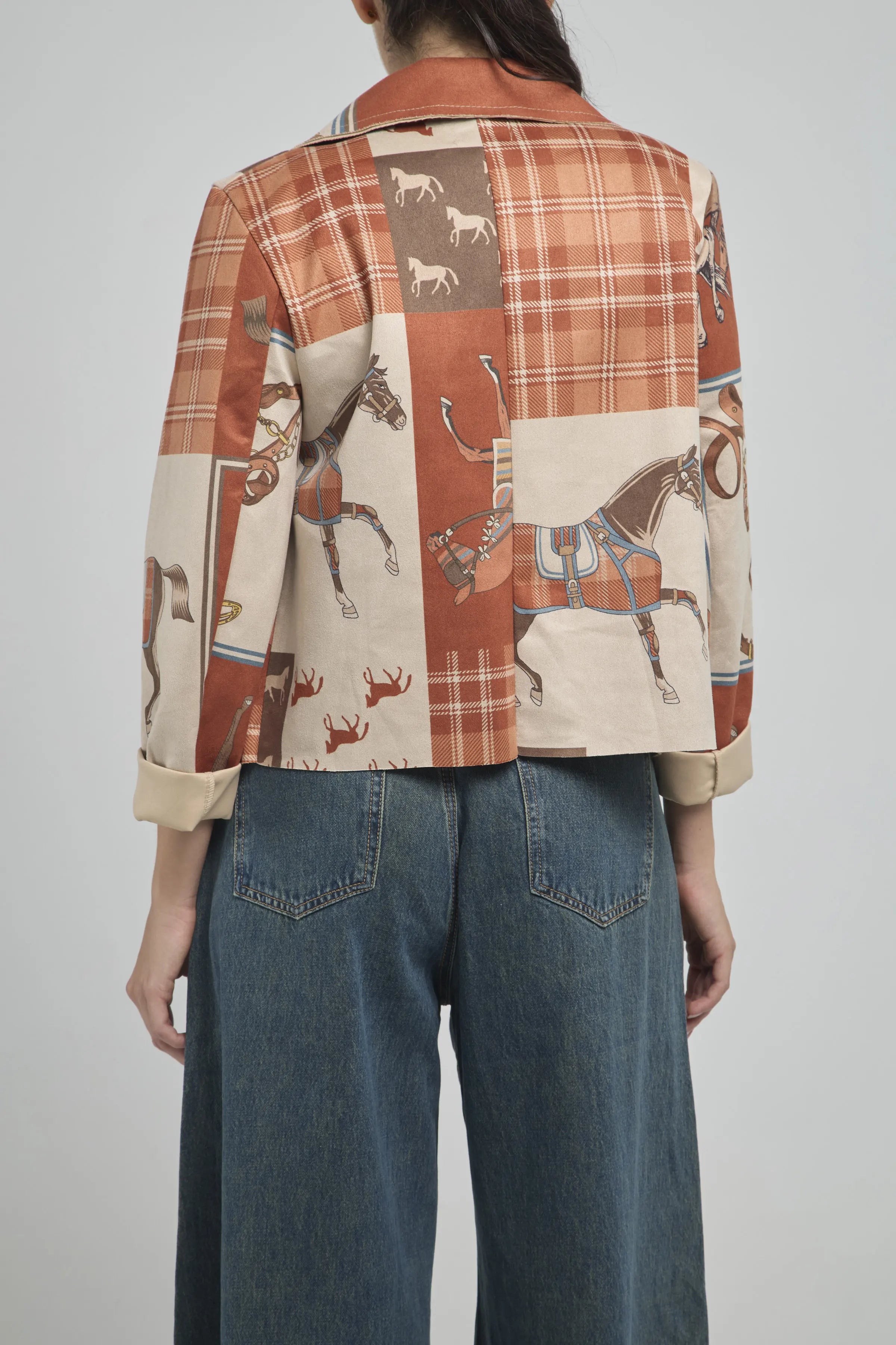 CHAQUETA CORTA ESTAMPADO CUELLO V BOLSILLO CIERRE  M/L