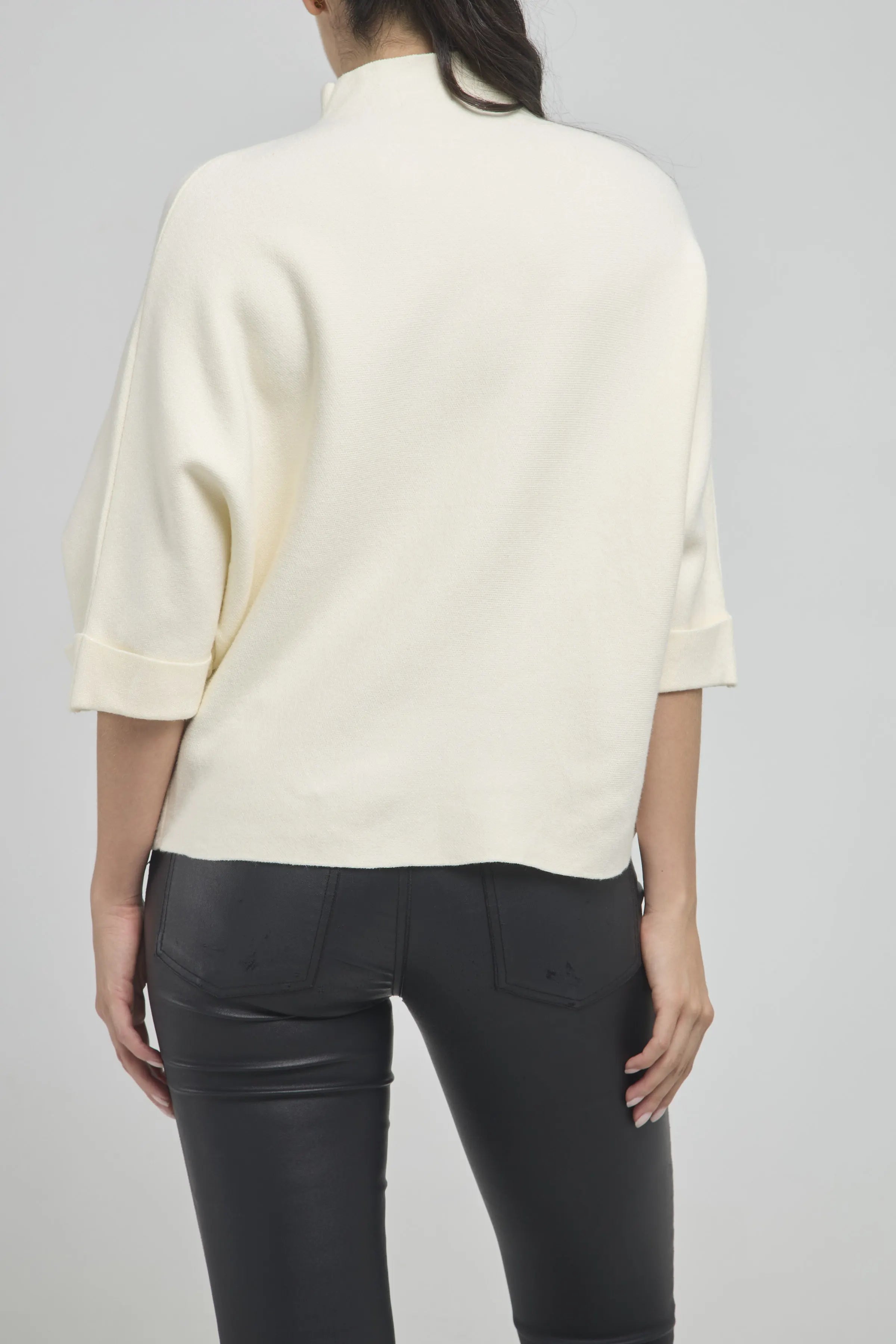 BUSO TEJIDO MANGA 3/4 BORDA FRENTE C/N