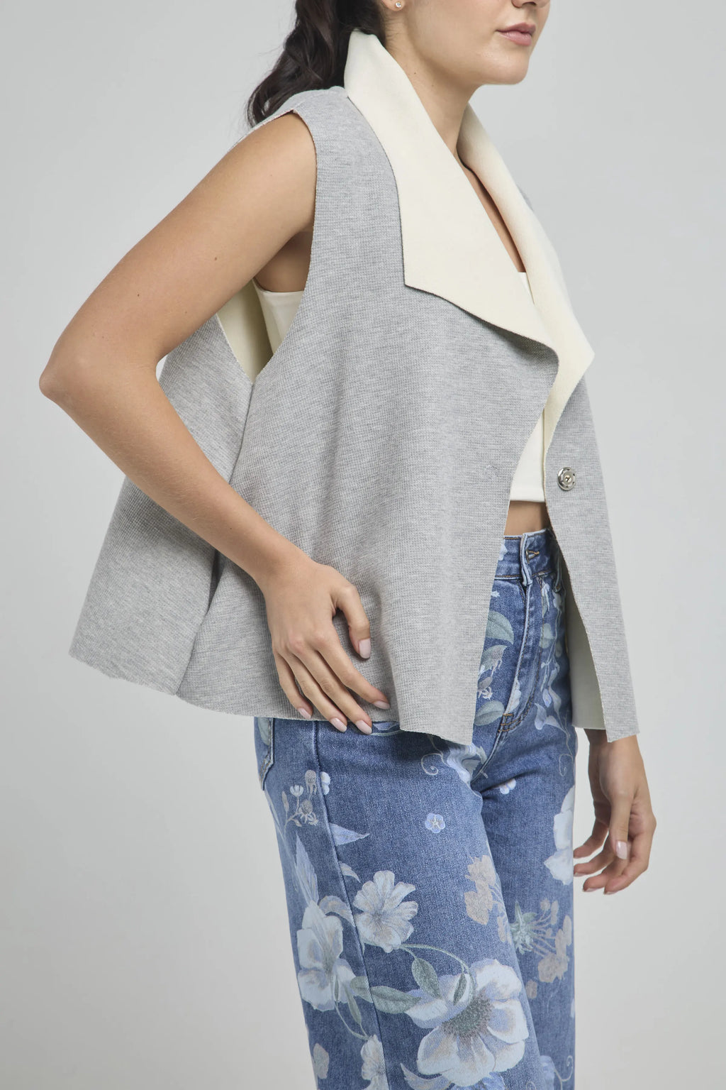 CHALECO LANA CUELLO V  UN BOTON CON BOLSILLO