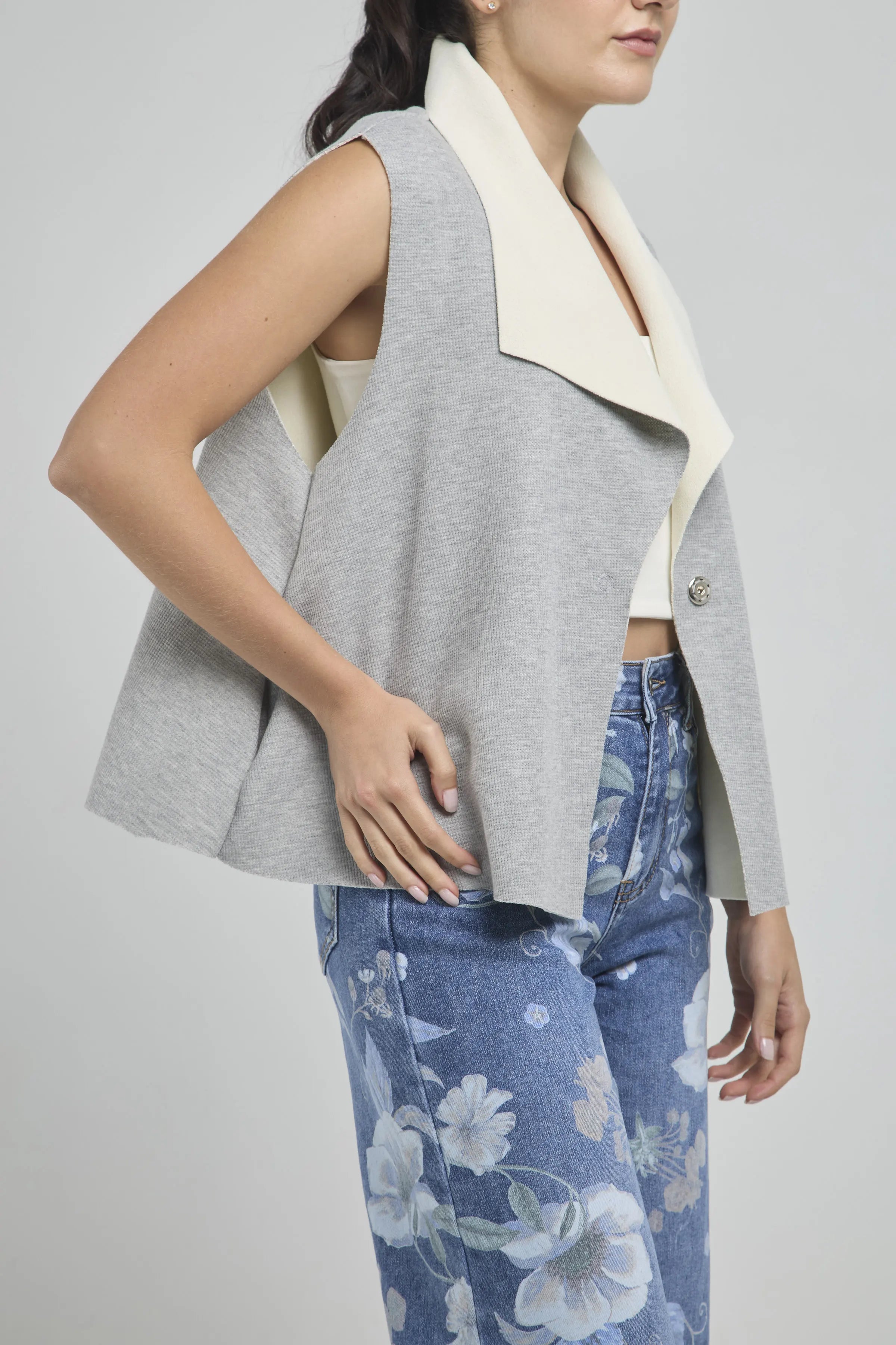 CHALECO LANA CUELLO V  UN BOTON CON BOLSILLO