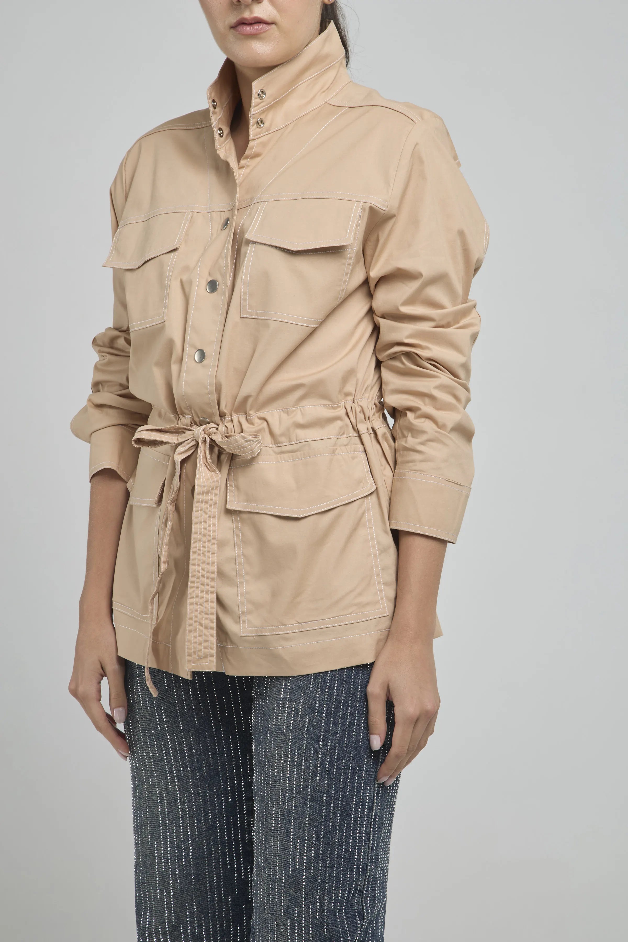 CHAQUETA TIPO SAFARI CODERA CINTURA PESPUNTE  C/N