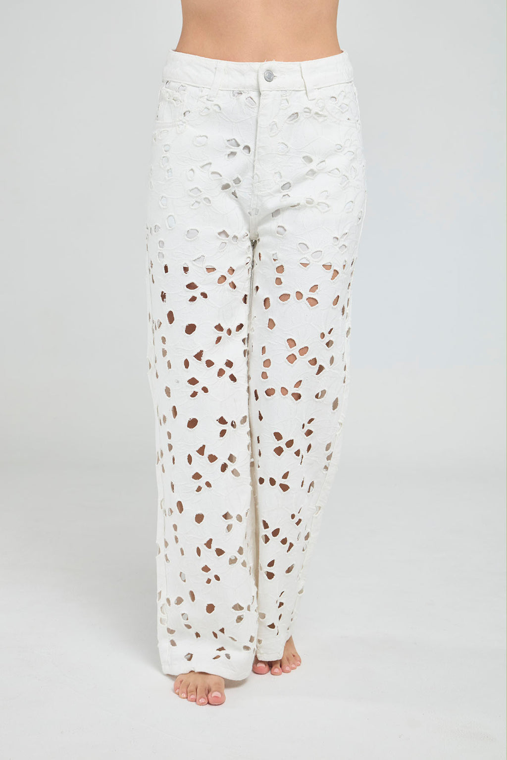 JEANS BORDADO CALADO FLORES BOTA RECTA