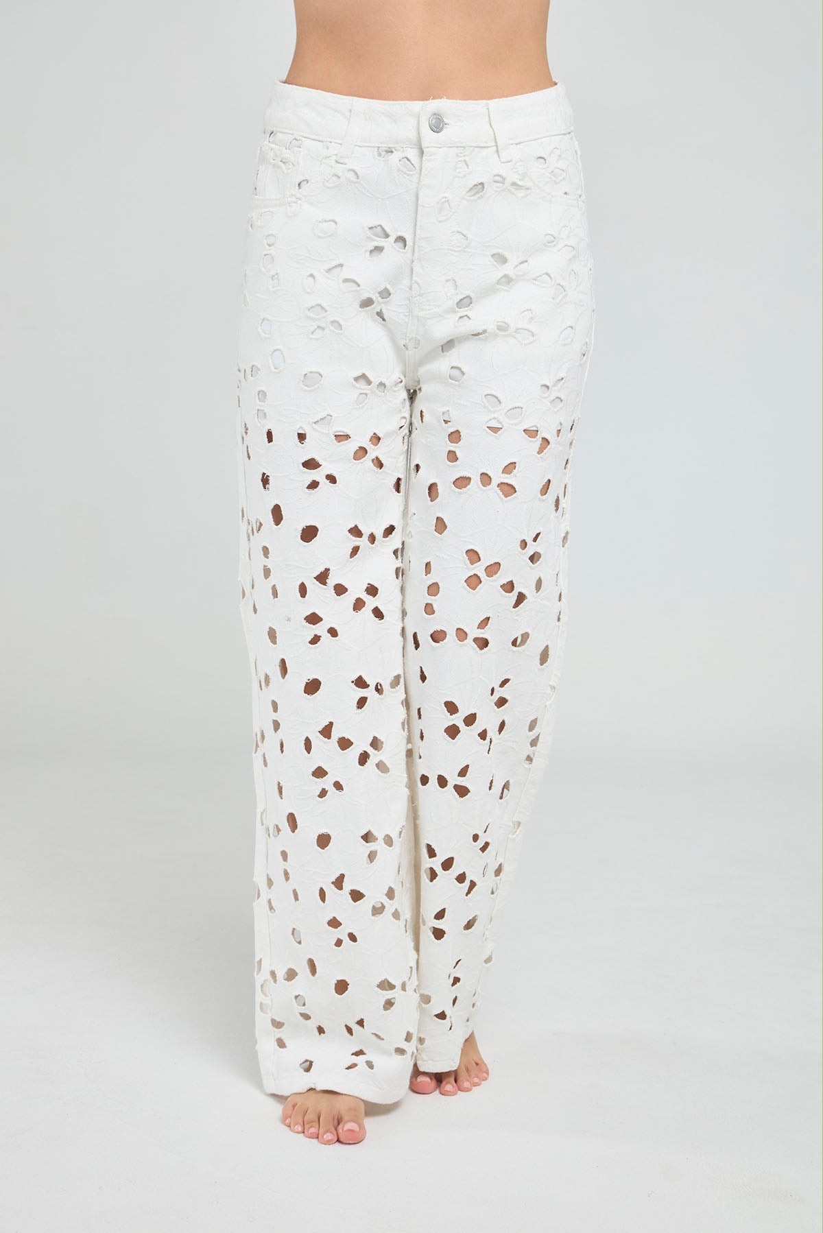 JEANS BORDADO CALADO FLORES BOTA RECTA
