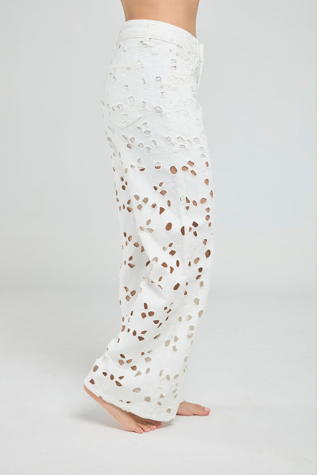 JEANS BORDADO CALADO FLORES BOTA RECTA
