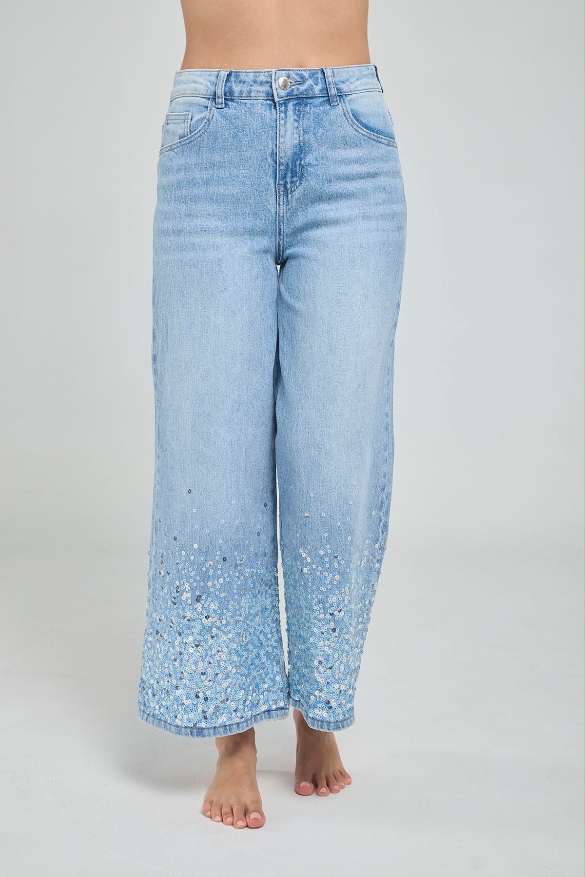JEANS BOTA RECTA CON LENTEJUELAS EN RUEDO