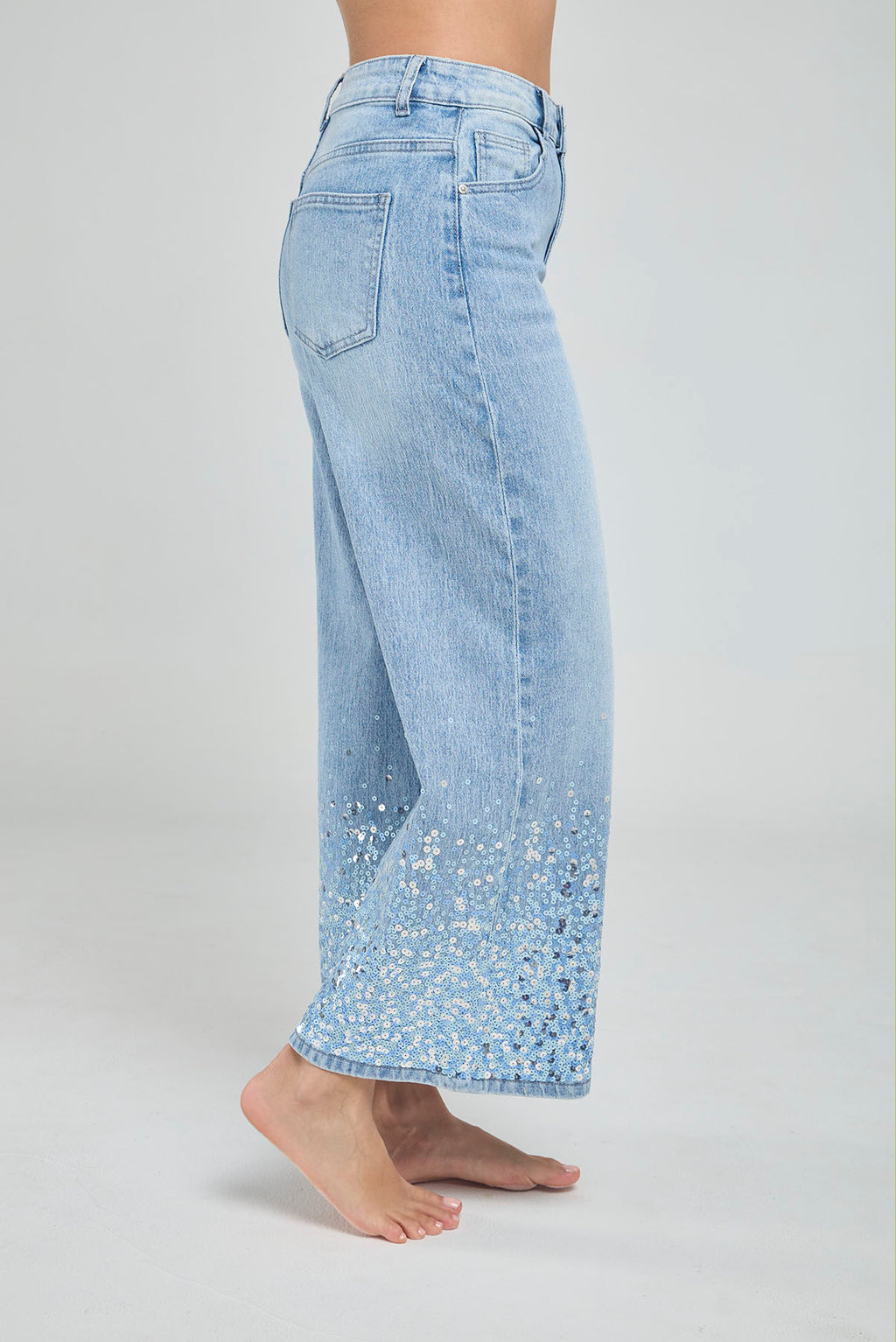JEANS BOTA RECTA CON LENTEJUELAS EN RUEDO