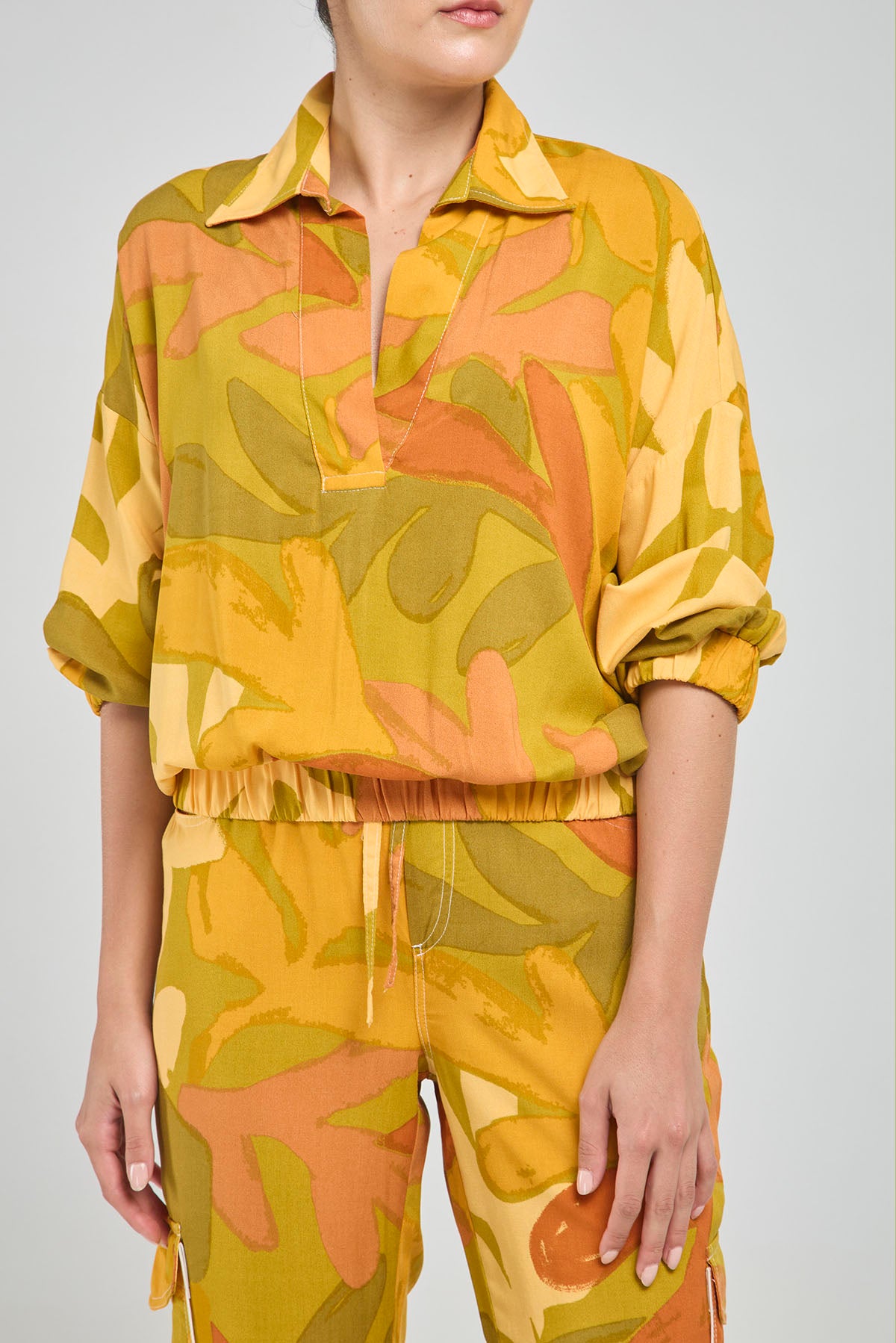 BLUSA CUELLO CAMISERO ESTAMPADO COLORIDO