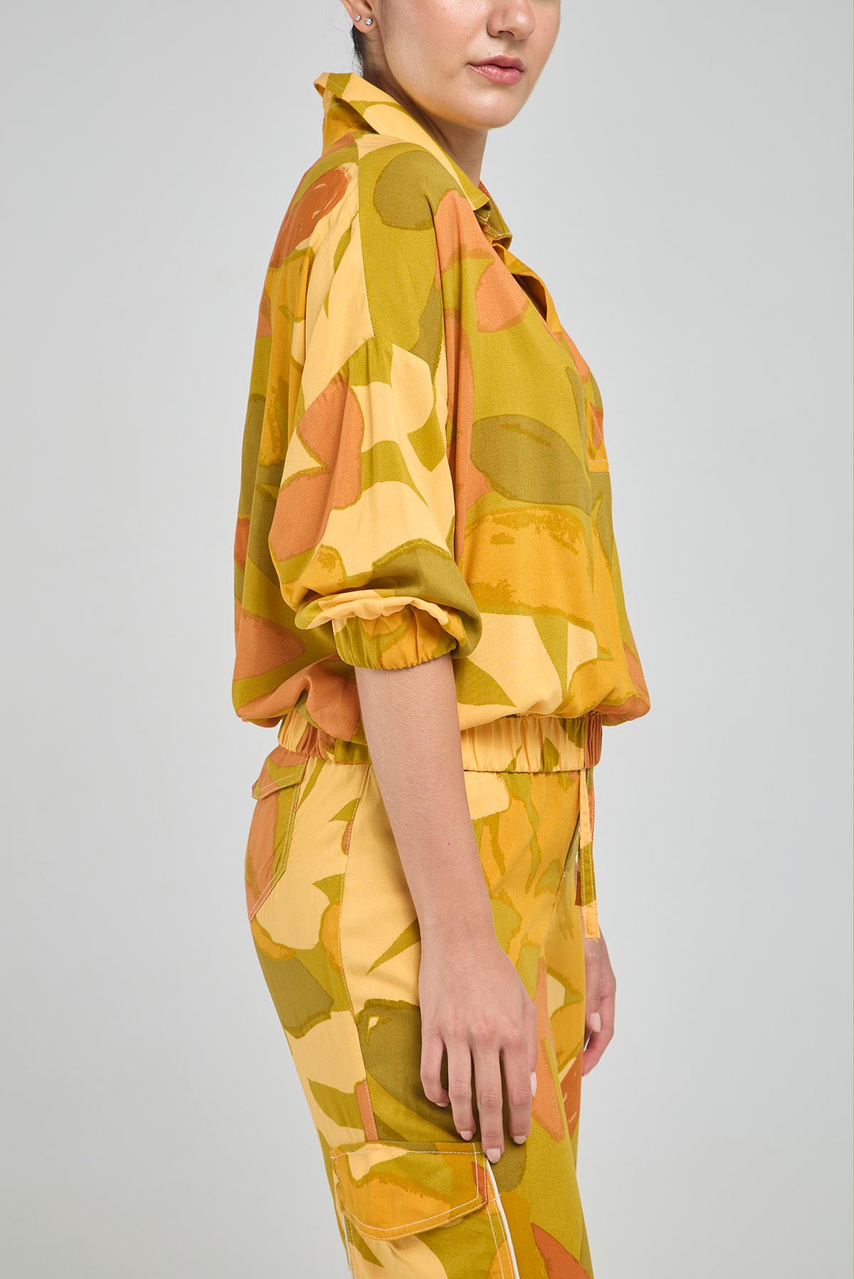 BLUSA CUELLO CAMISERO ESTAMPADO COLORIDO