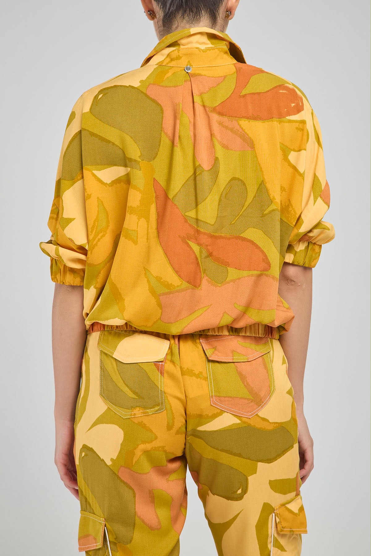 BLUSA CUELLO CAMISERO ESTAMPADO COLORIDO