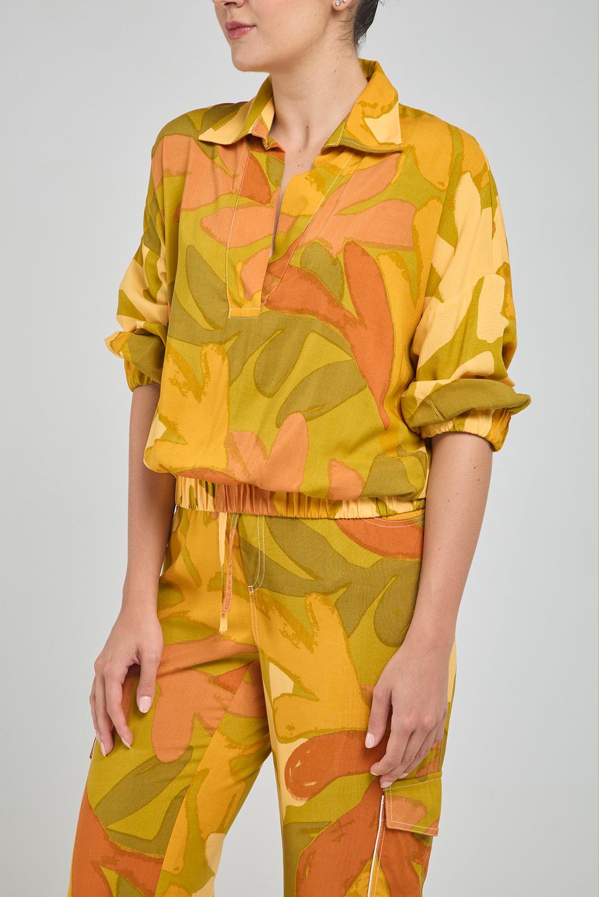 BLUSA CUELLO CAMISERO ESTAMPADO COLORIDO