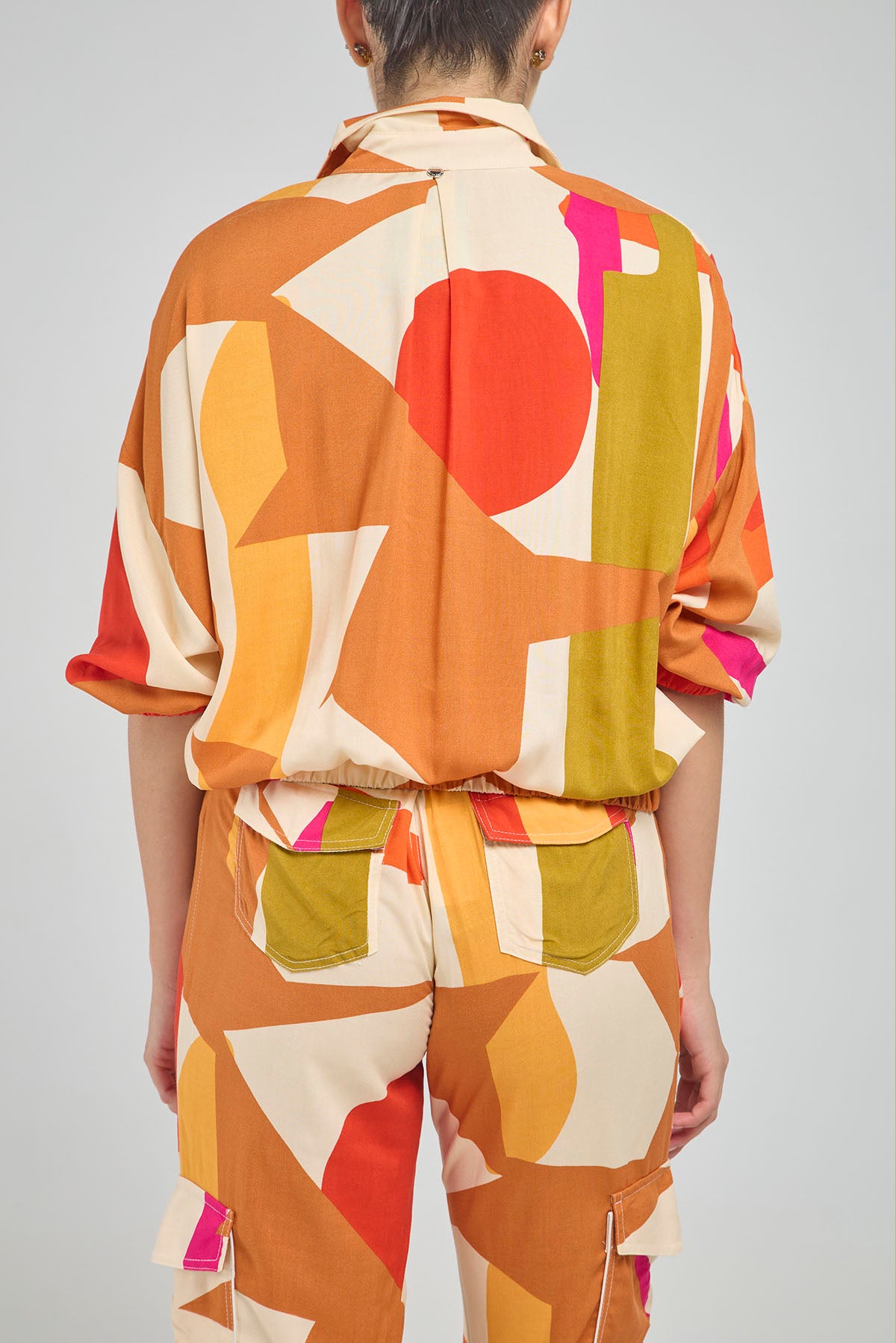 BLUSA CUELLO CAMISERO ESTAMPADO COLORIDO