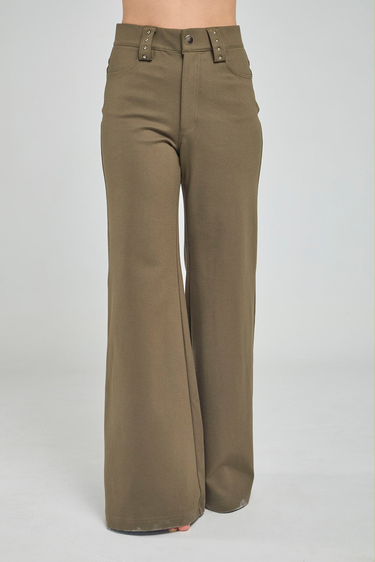 PANTALON BOTA ANCHA TACHES EN PASADORES