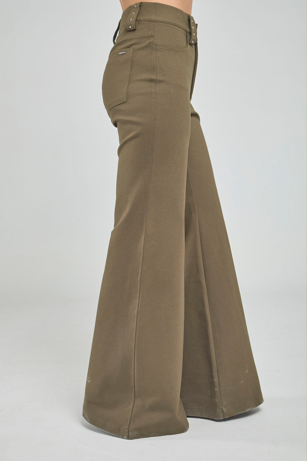 PANTALON BOTA ANCHA TACHES EN PASADORES
