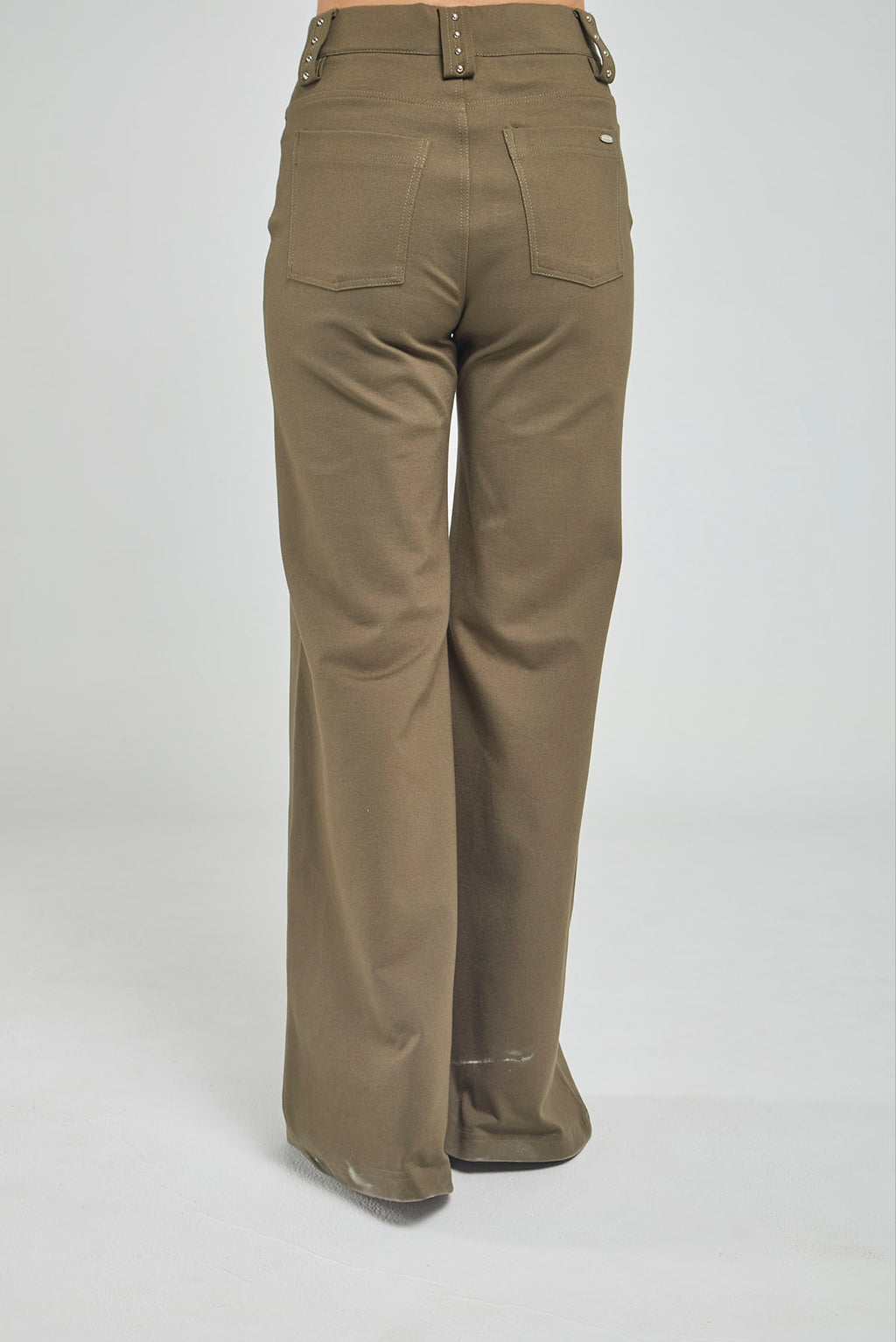 PANTALON BOTA ANCHA TACHES EN PASADORES