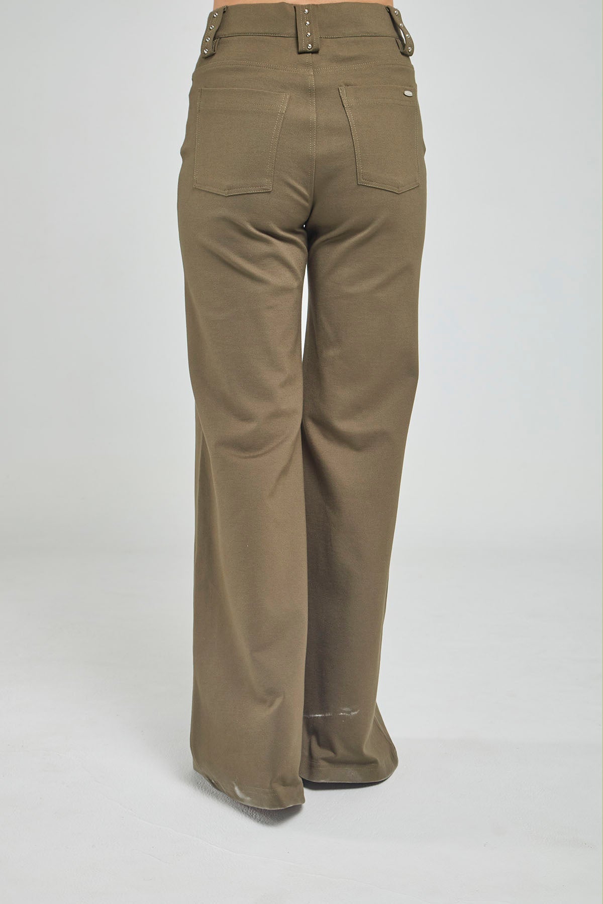 PANTALON BOTA ANCHA TACHES EN PASADORES