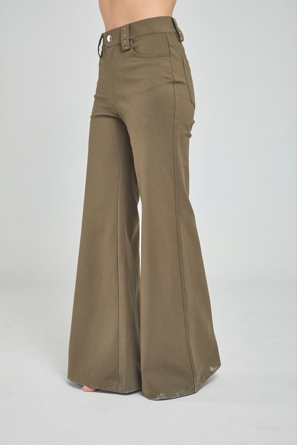 PANTALON BOTA ANCHA TACHES EN PASADORES