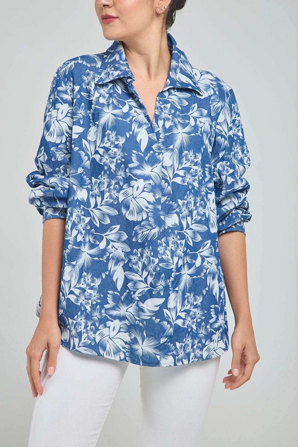 CAMISA CON ESTAMPADO DE FLORES CUELLO CAMISERO, PERILLA INTERNA
