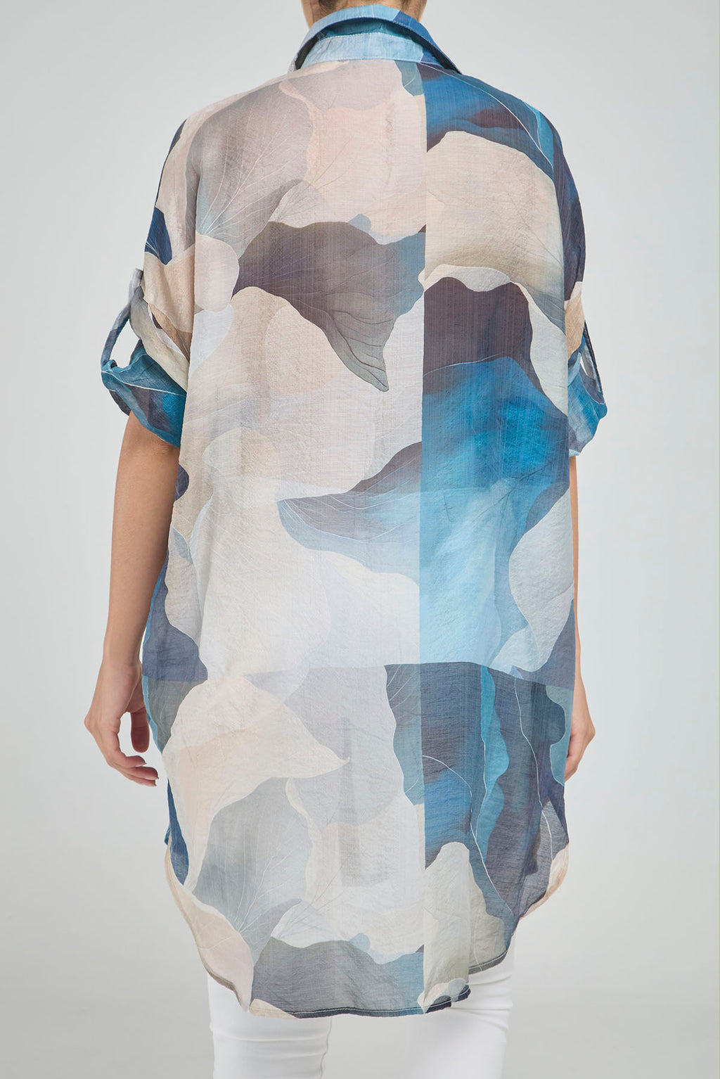 BLUSON VELO ESTAMPADO  MANGA CORTA, CHARRETERA CUELLO CAMISERO