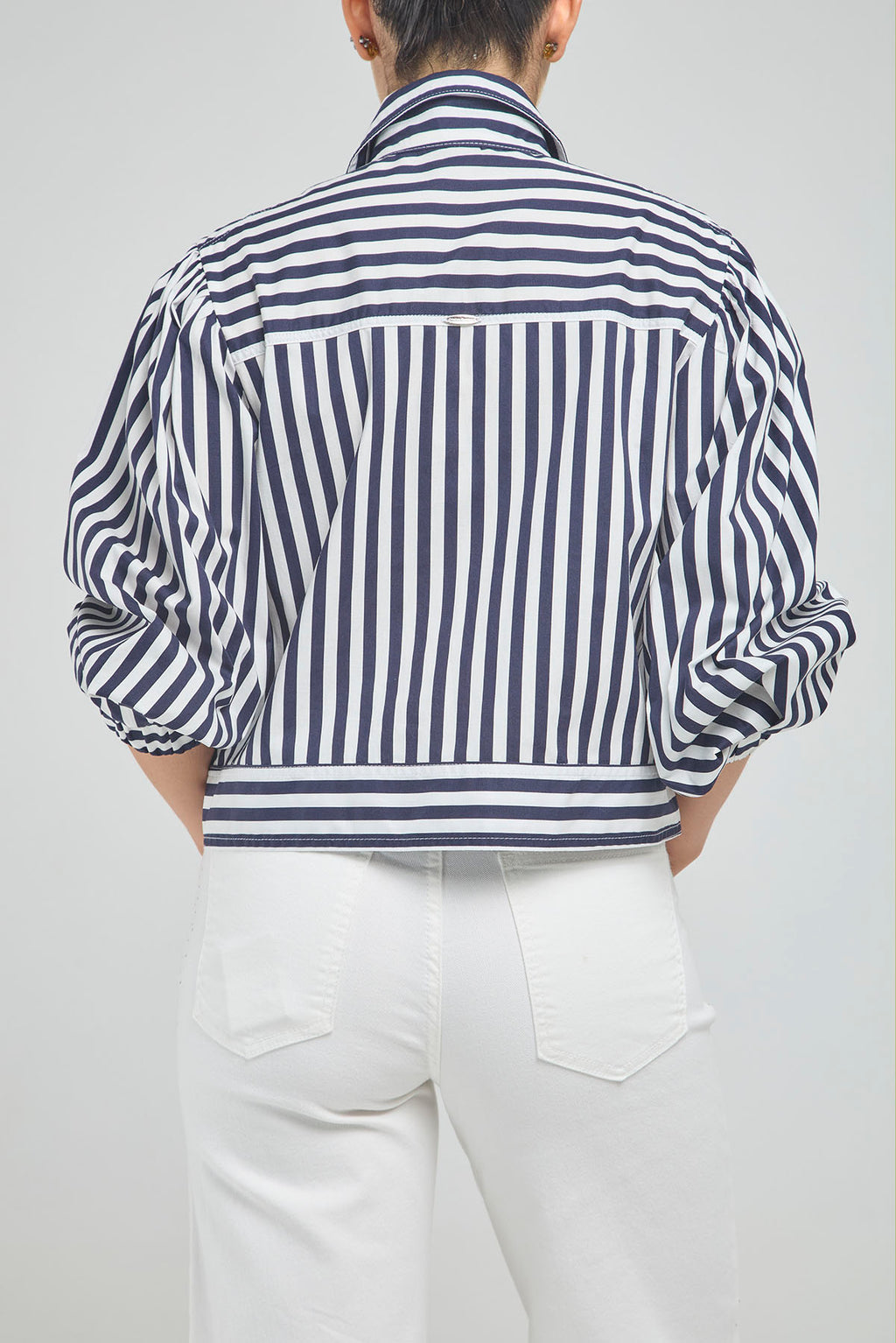 CHAQUETA CORTA RAYAS CIERRE CUELLO CAMISERO  MANGA RESORTE