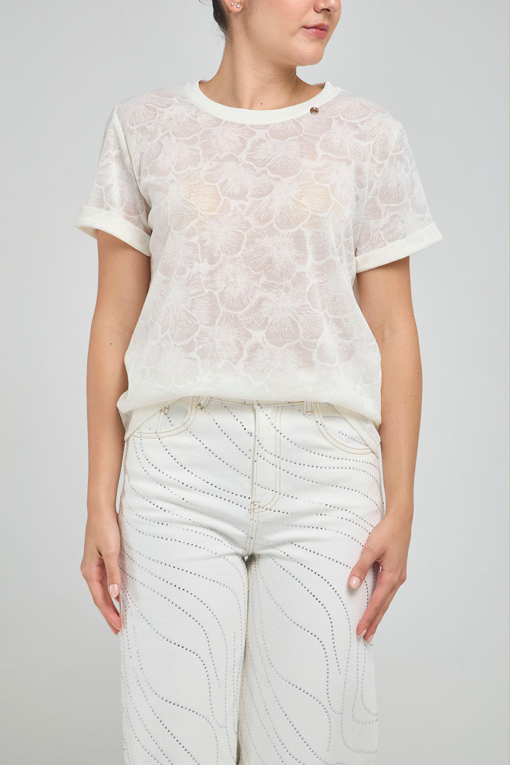 CAMISETA BASICA TEJIDA HILO FLORES CUELLO REDONDO  MANGA CORTA