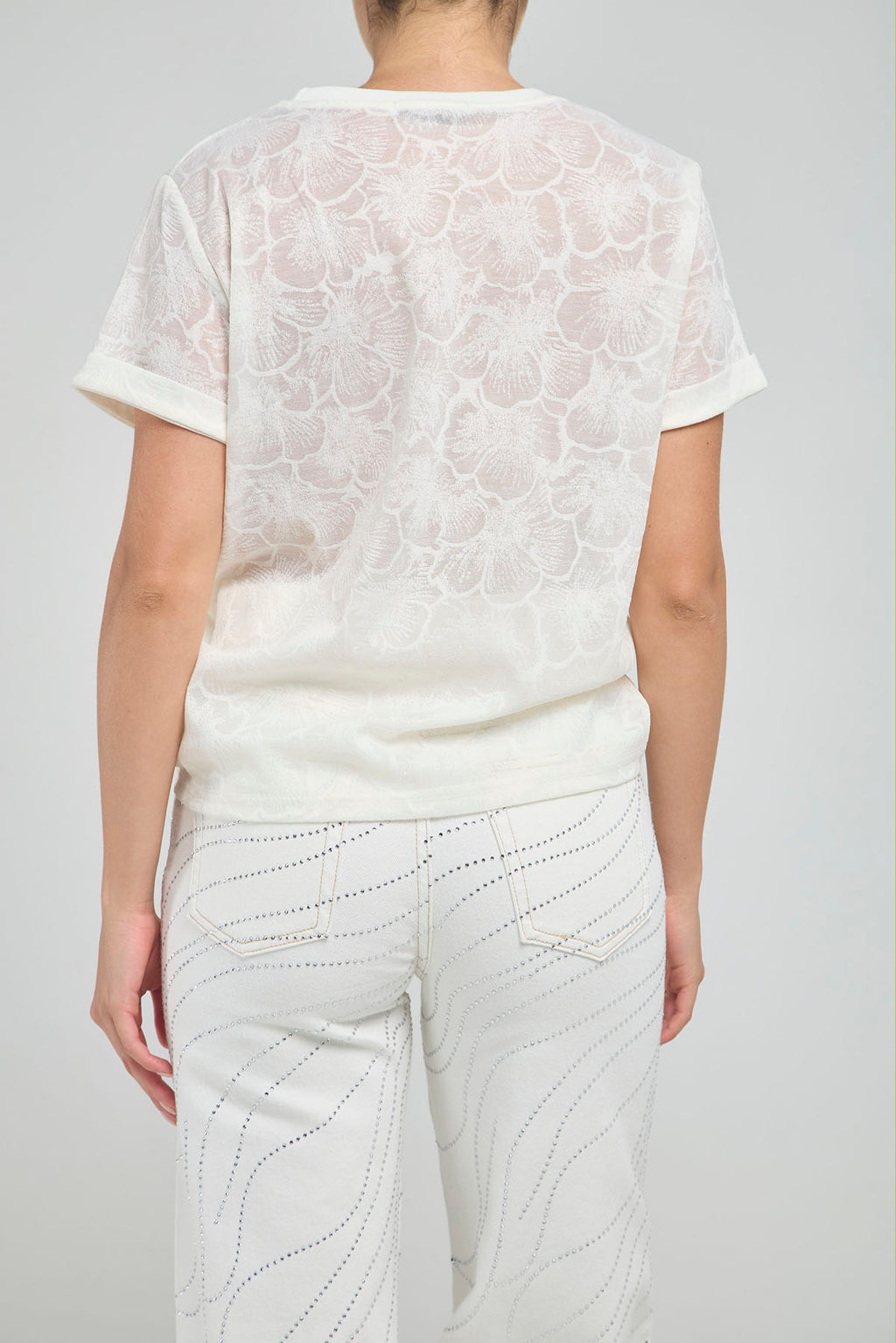 CAMISETA BASICA TEJIDA HILO FLORES CUELLO REDONDO  MANGA CORTA