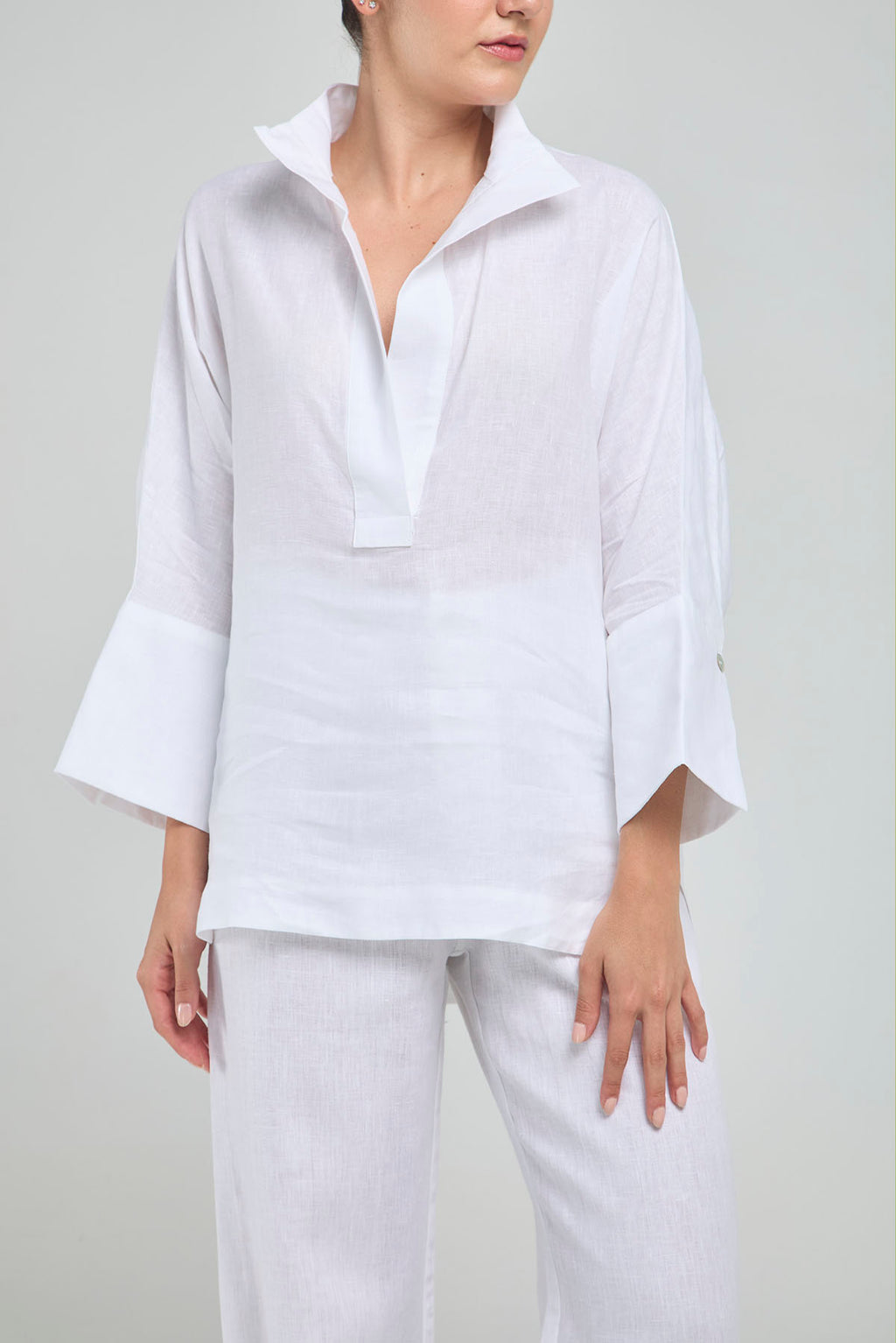 BLUSA LINO PERILLA INTERRUMPIDA  CORTE ATRAS CURVA R