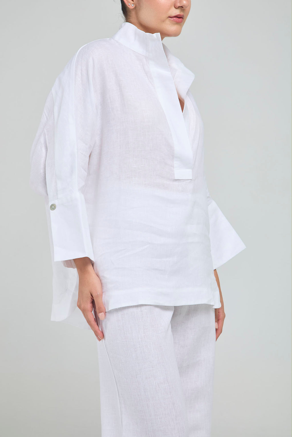 BLUSA LINO PERILLA INTERRUMPIDA  CORTE ATRAS CURVA R