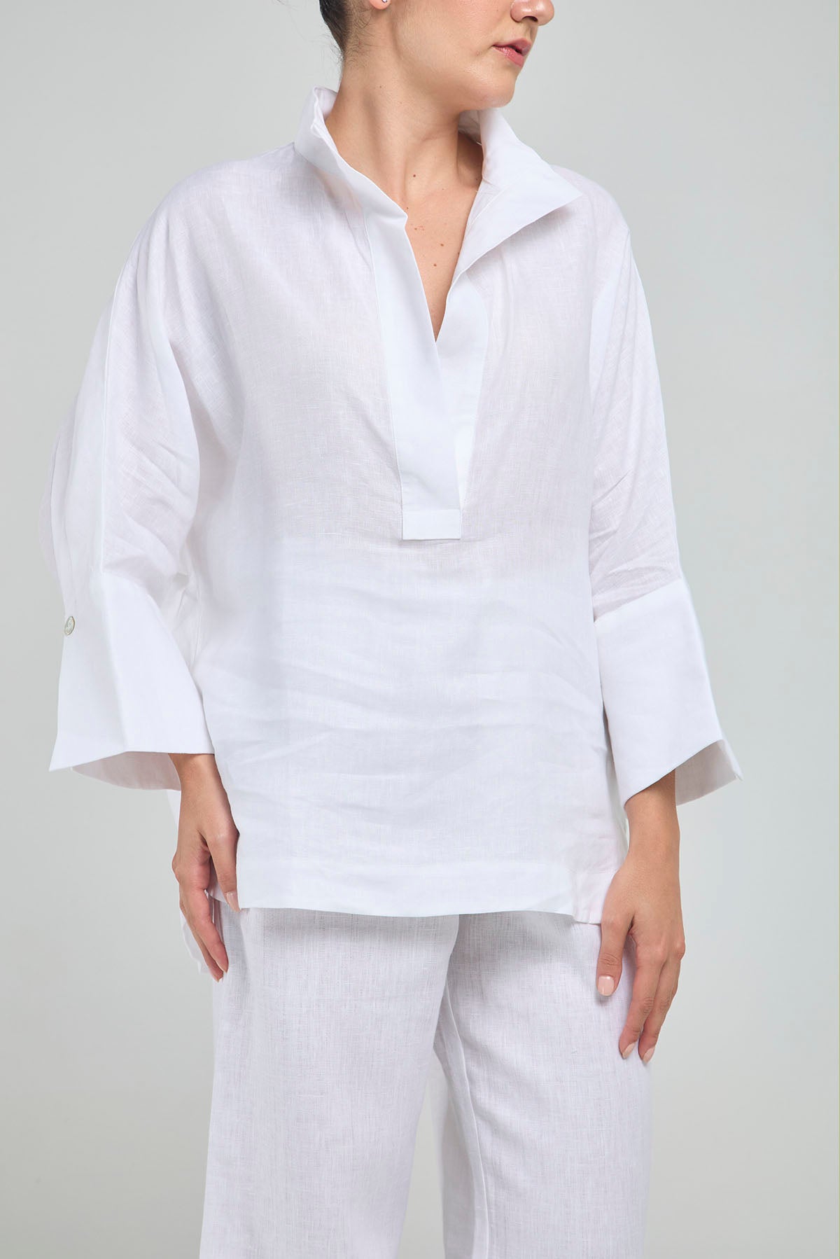 BLUSA LINO PERILLA INTERRUMPIDA  CORTE ATRAS CURVA R