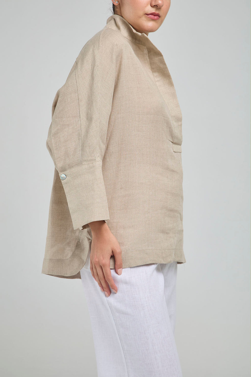 BLUSA LINO PERILLA INTERRUMPIDA  CORTE ATRAS CURVA R